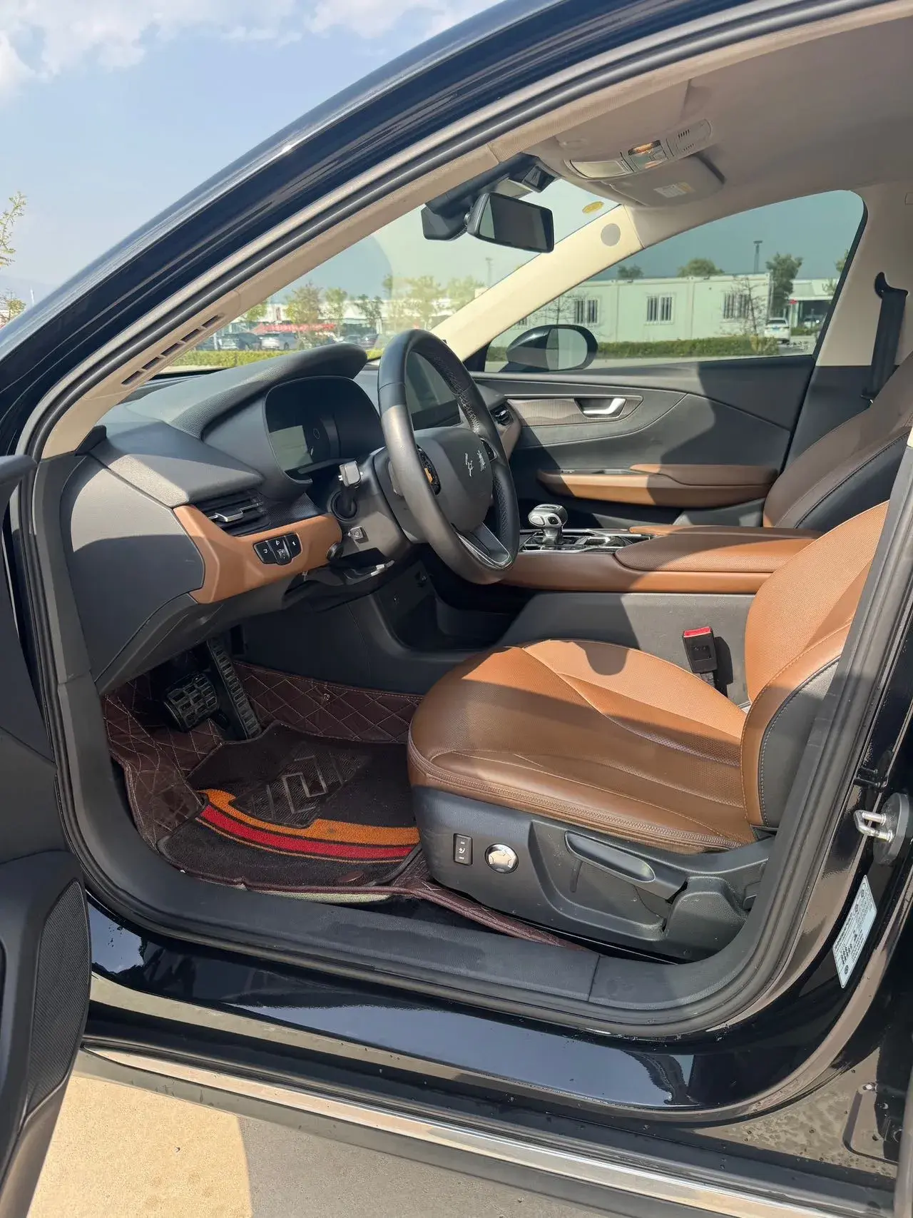 2022 HONGQI E-QM5 thumbnail 4