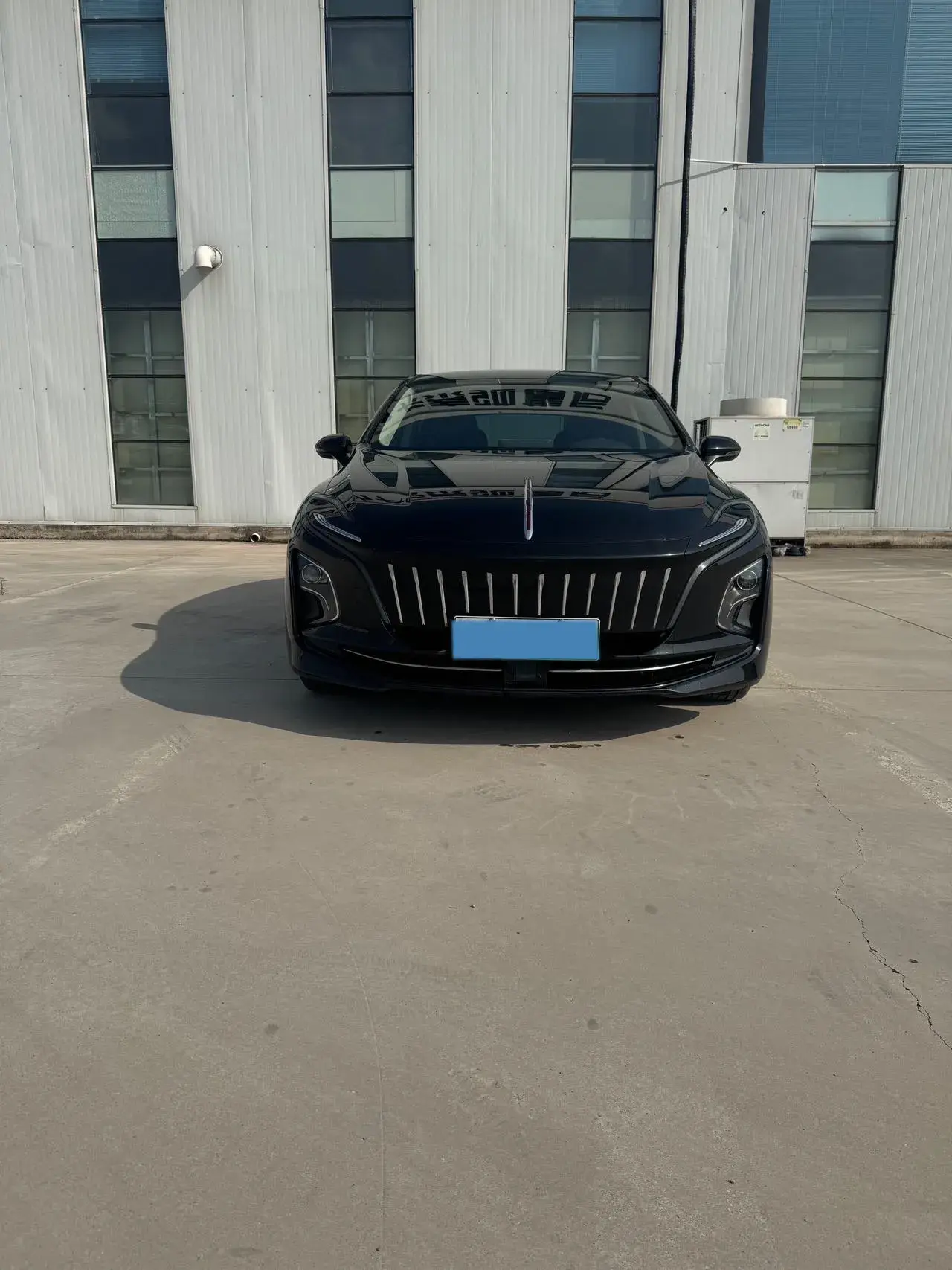 2022 HONGQI E-QM5 thumbnail 2