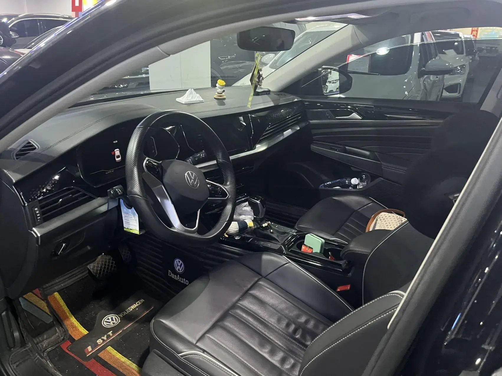 2023 VOLKSWAGEN PASSAT thumbnail 2