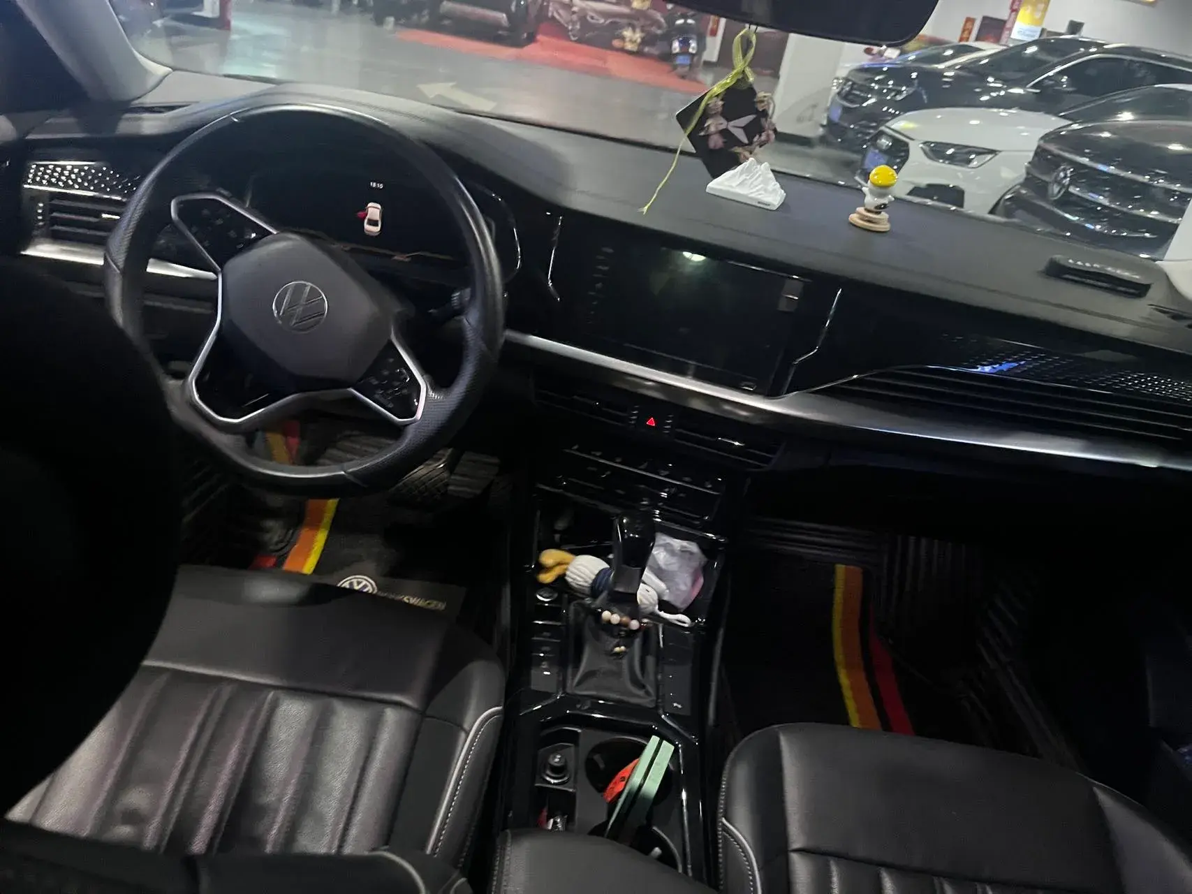 2023 VOLKSWAGEN PASSAT thumbnail 4