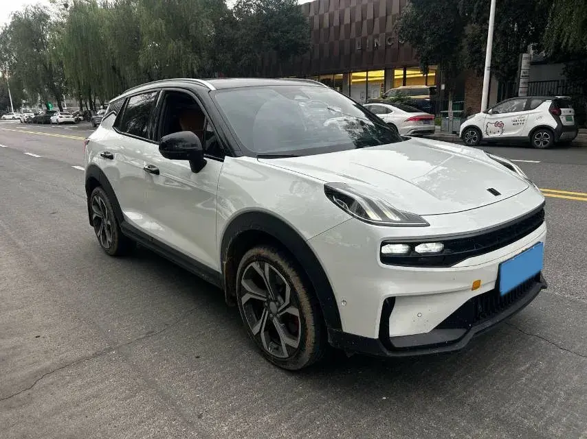 2023 LYNK&CO 06 thumbnail 3