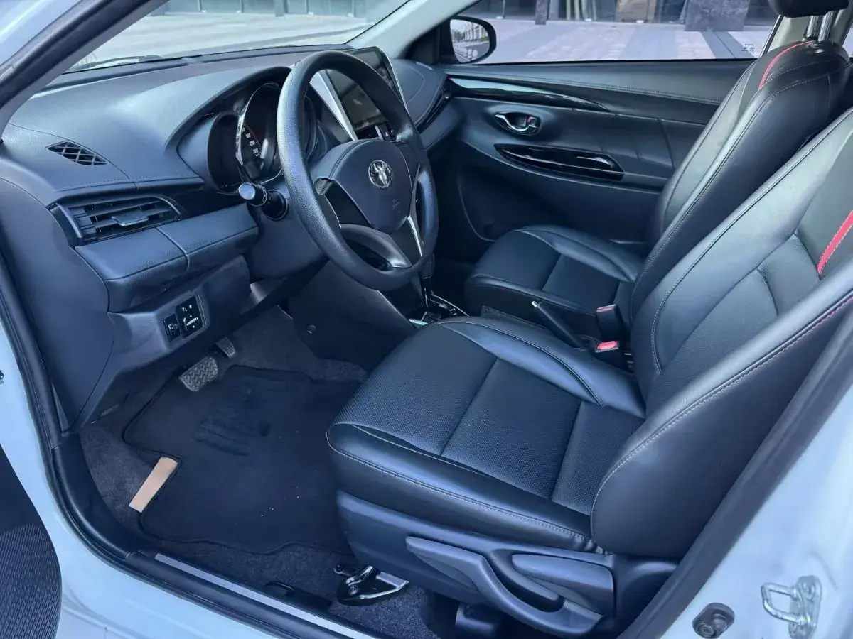 2021 TOYOTA YARIS thumbnail 4