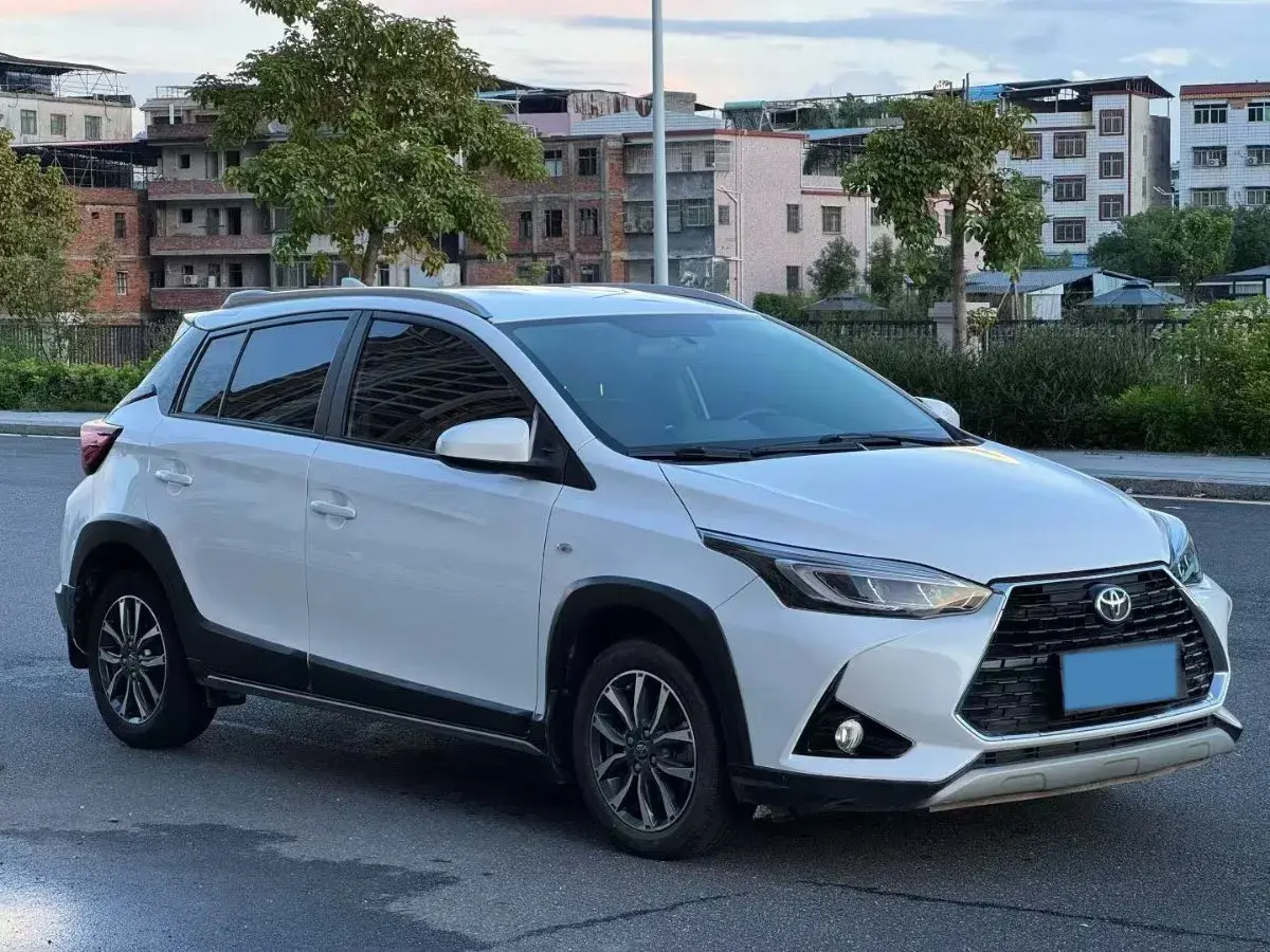 2021 TOYOTA YARIS thumbnail 3