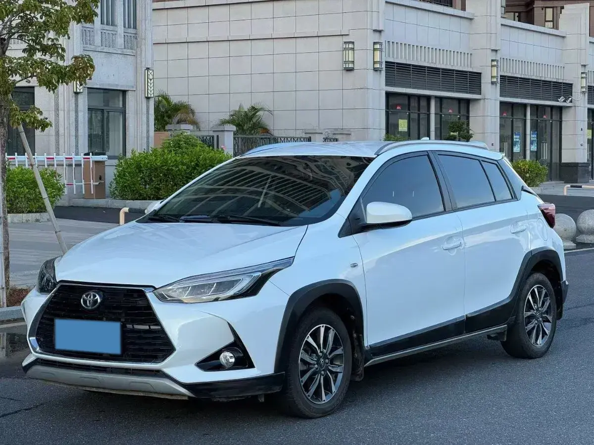 2021 TOYOTA YARIS view 1