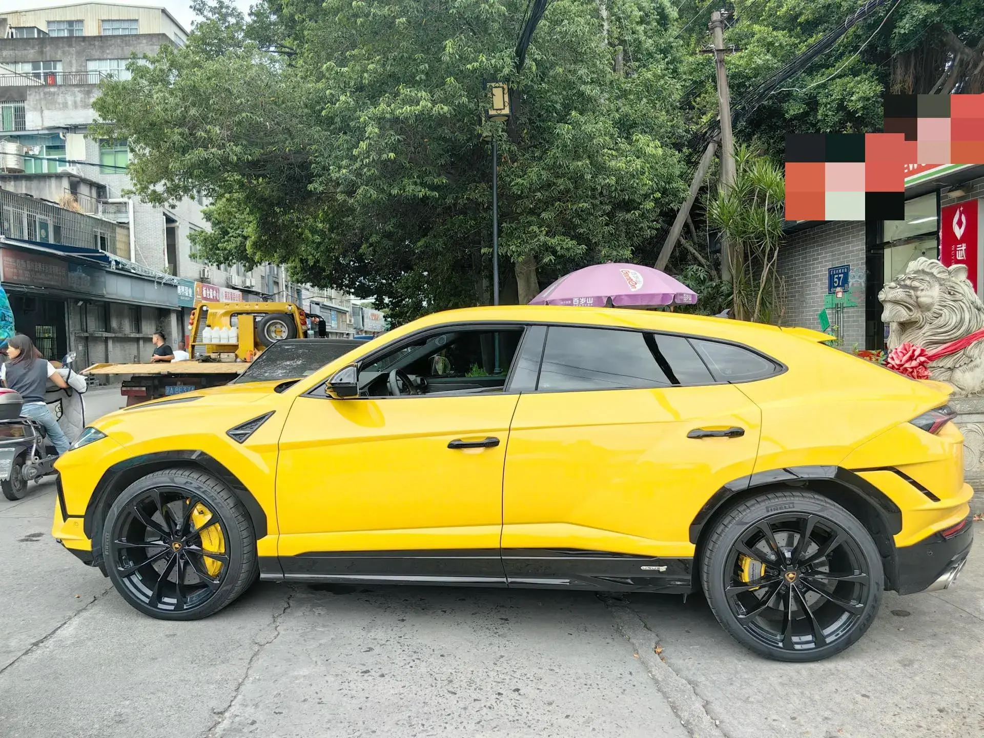 2023 LAMBORGHINI URUS thumbnail 3