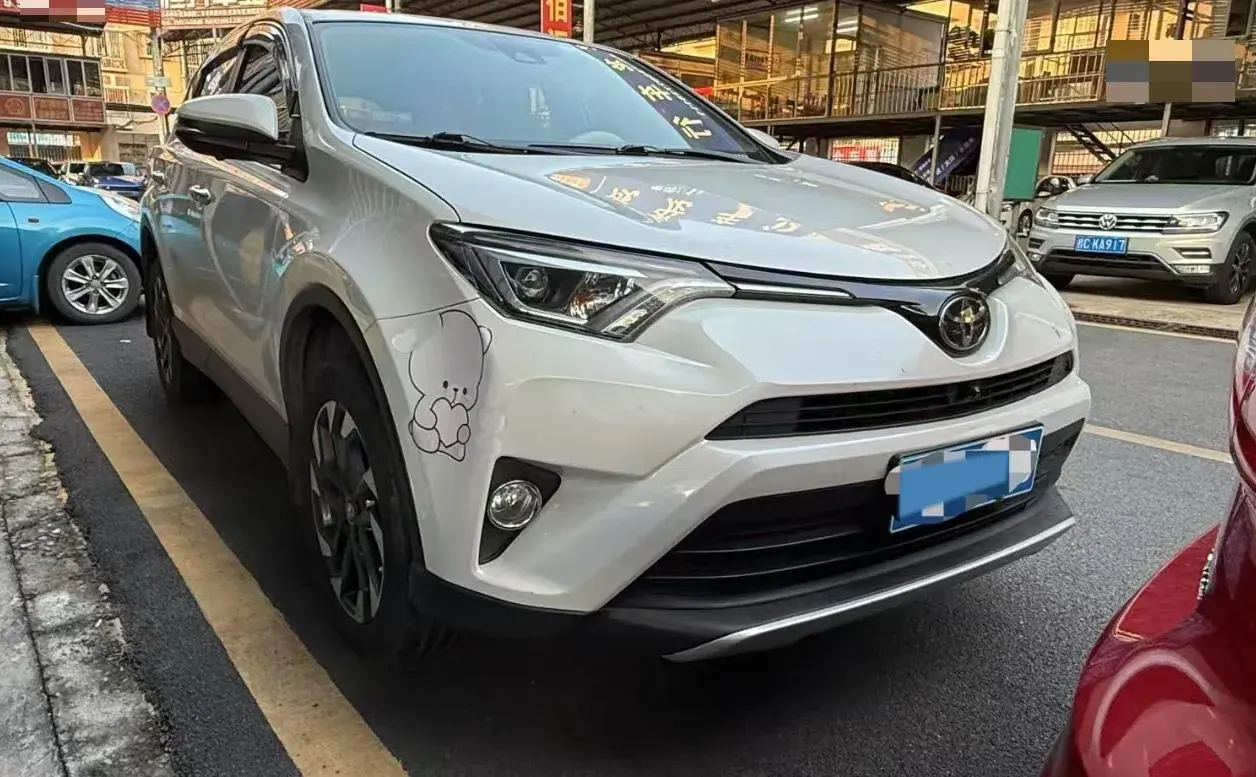 2018 TOYOTA RAV4 thumbnail 2
