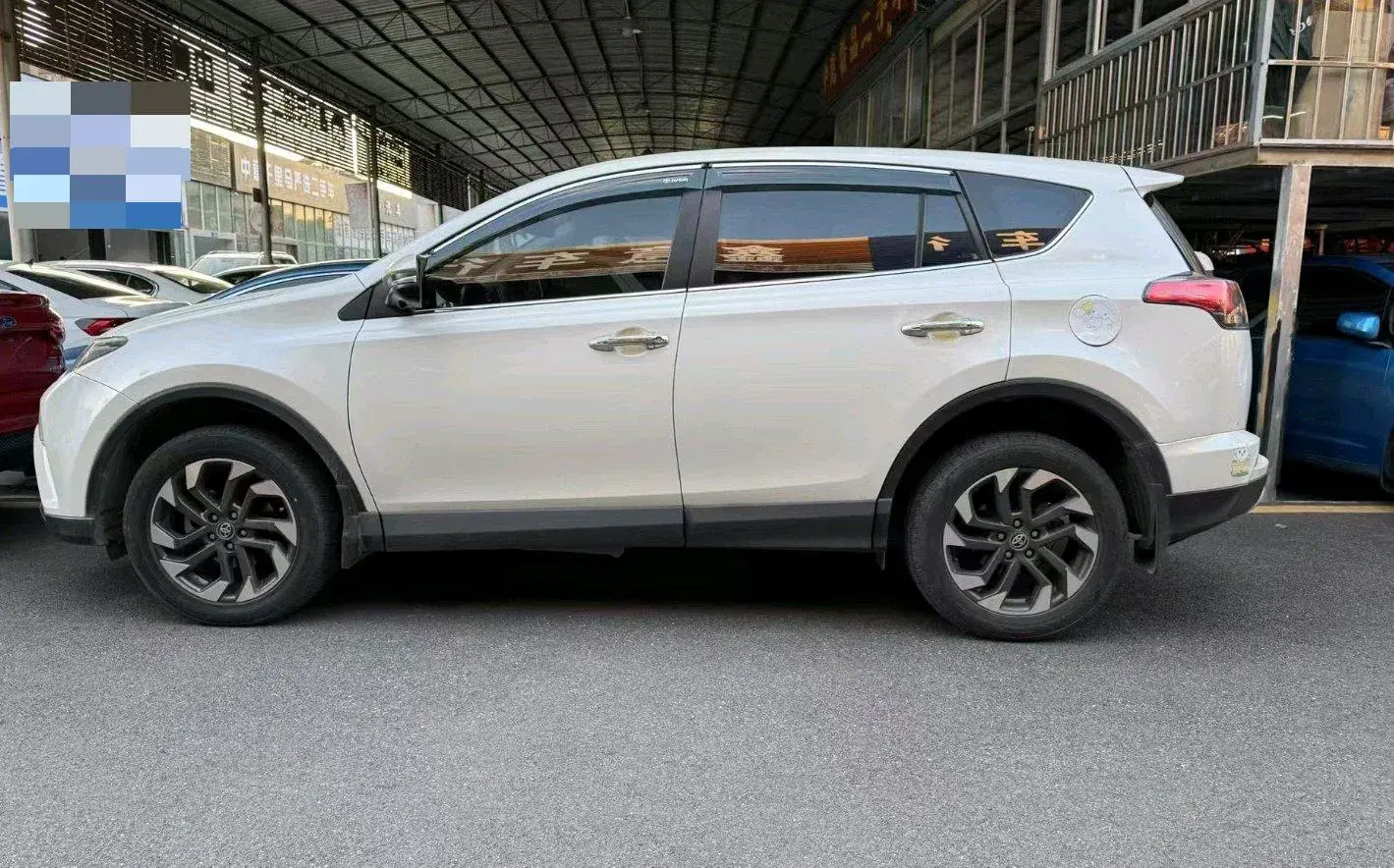2018 TOYOTA RAV4 thumbnail 4
