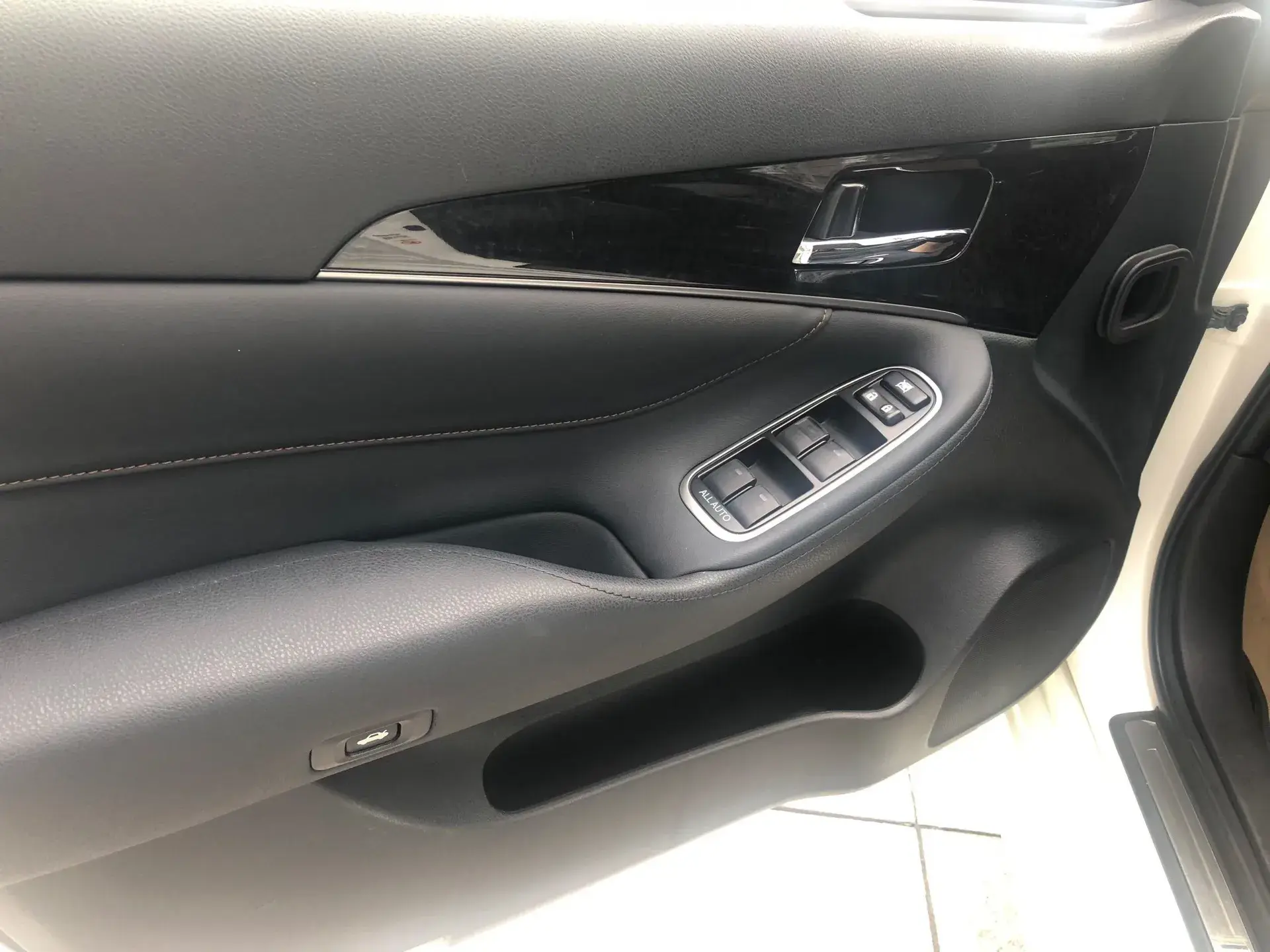 2018 TOYOTA CROWN thumbnail 4