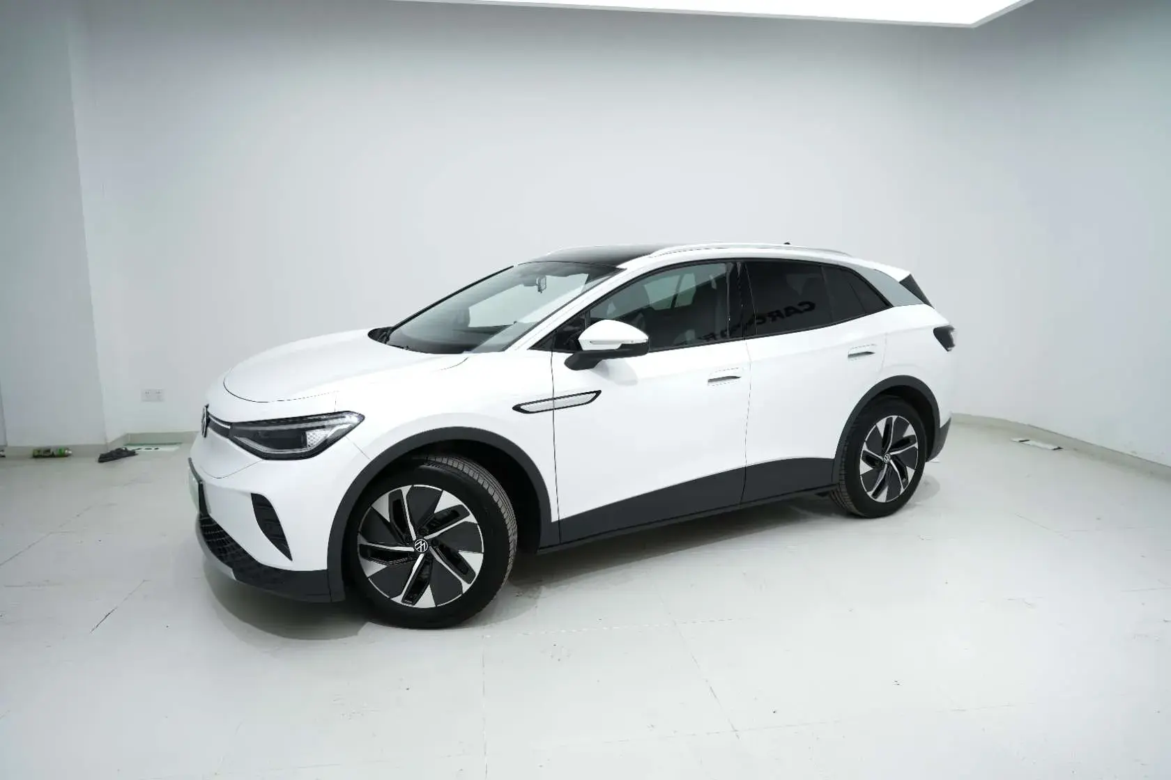 2024 VOLKSWAGEN ID.4 view 1