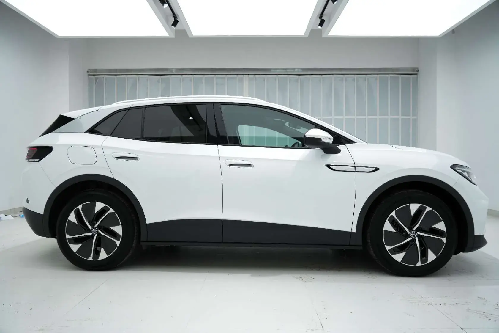 2024 VOLKSWAGEN ID.4 thumbnail 3