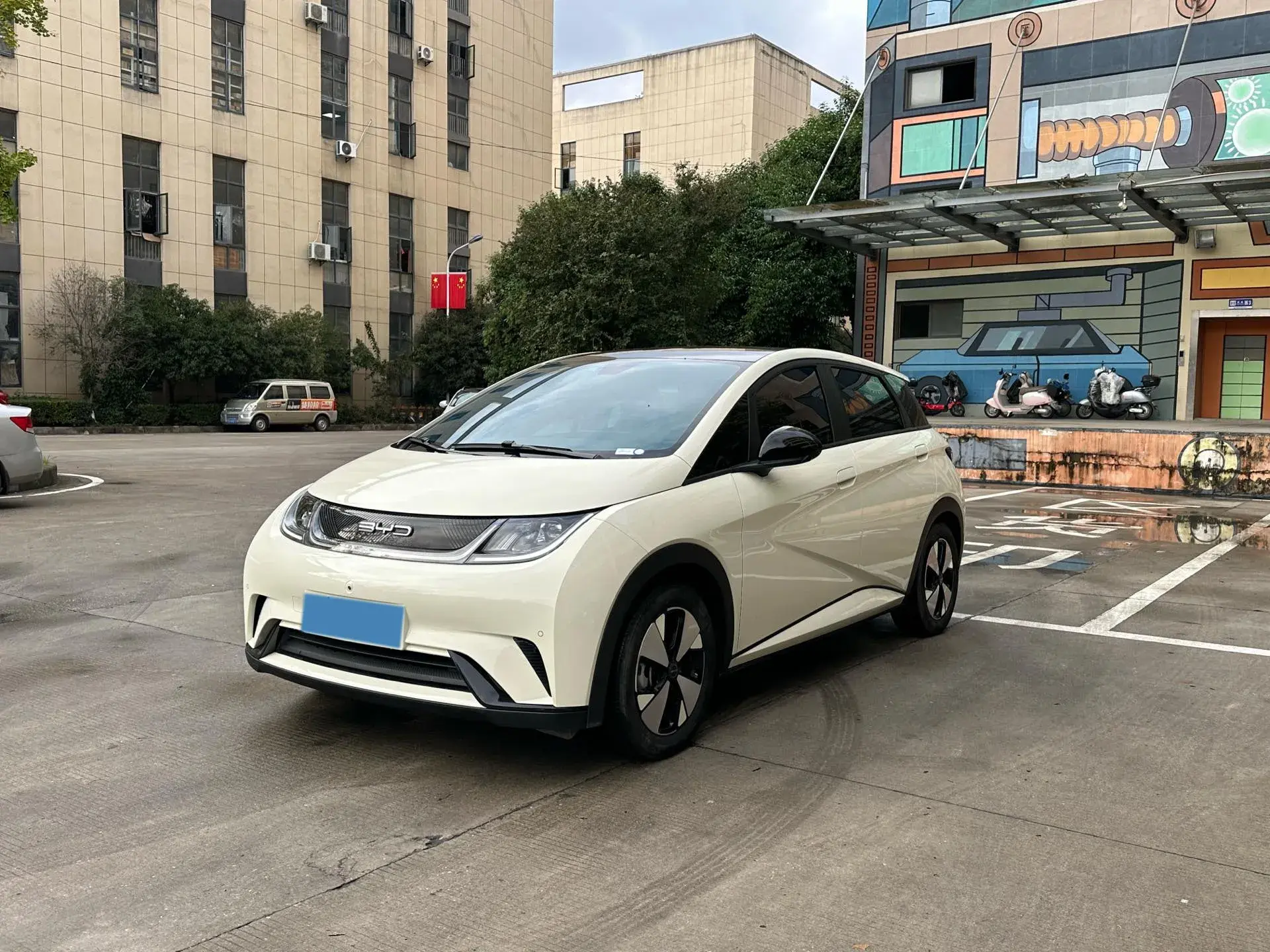 2023 BYD DOLPHIN view 1