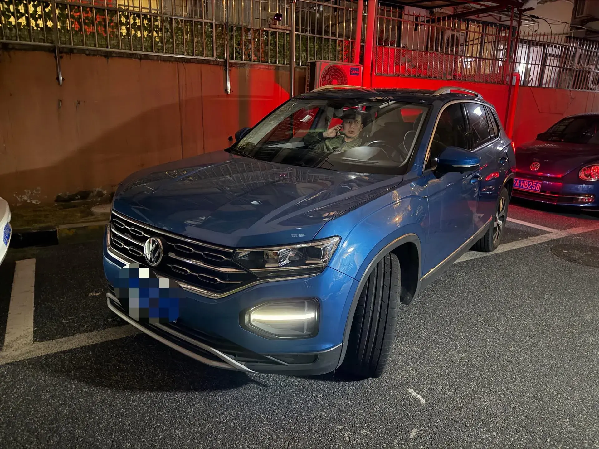 2019 VOLKSWAGEN TAYRON view 1