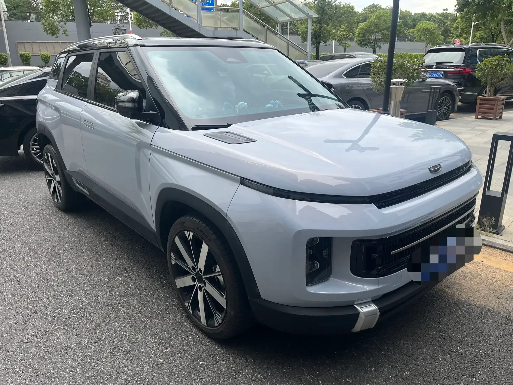 2023 GEELY ICON thumbnail 2