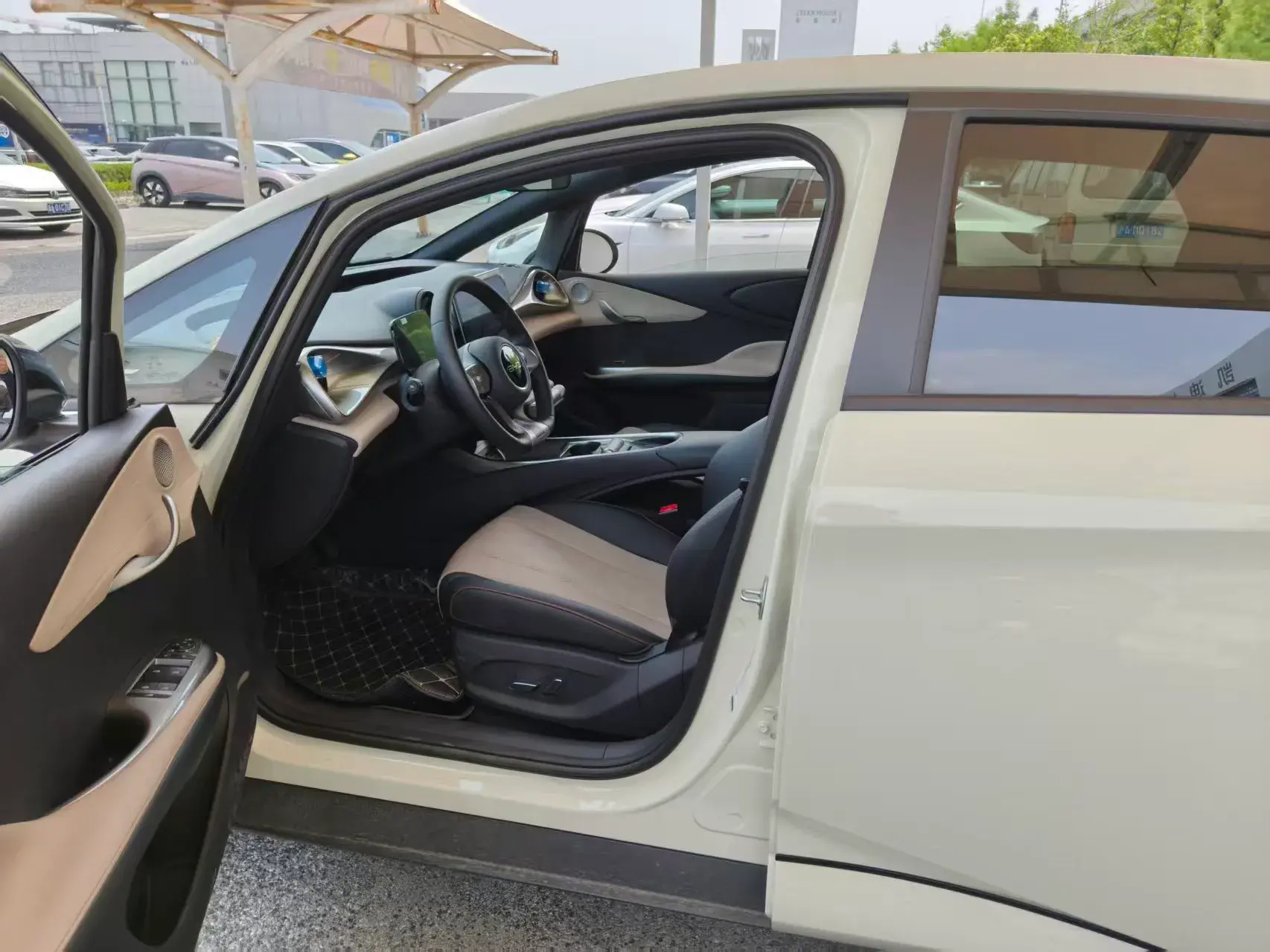 2025 BYD DOLPHIN thumbnail 3