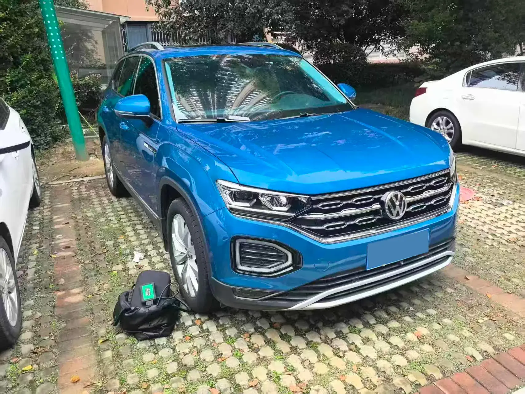 2020 VOLKSWAGEN TAYRON thumbnail 3