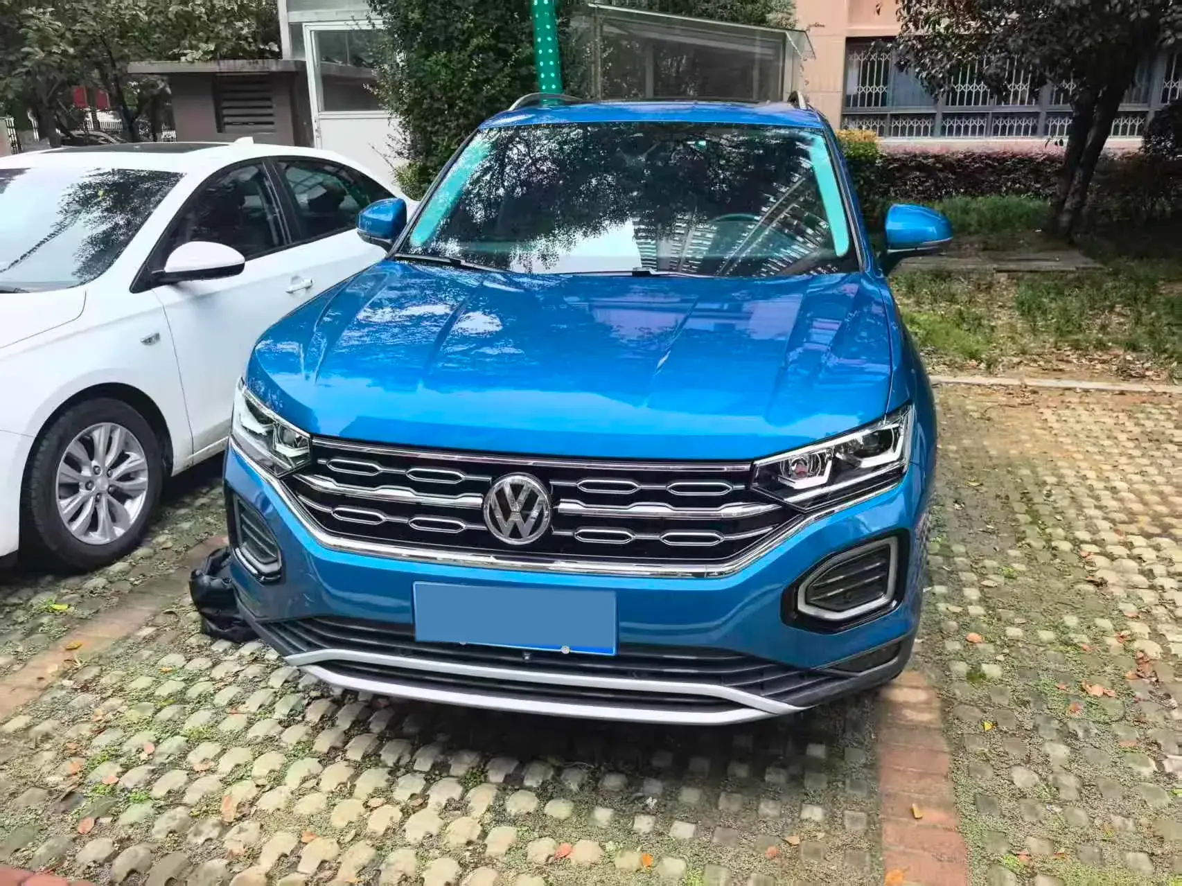 2020 VOLKSWAGEN TAYRON thumbnail 2