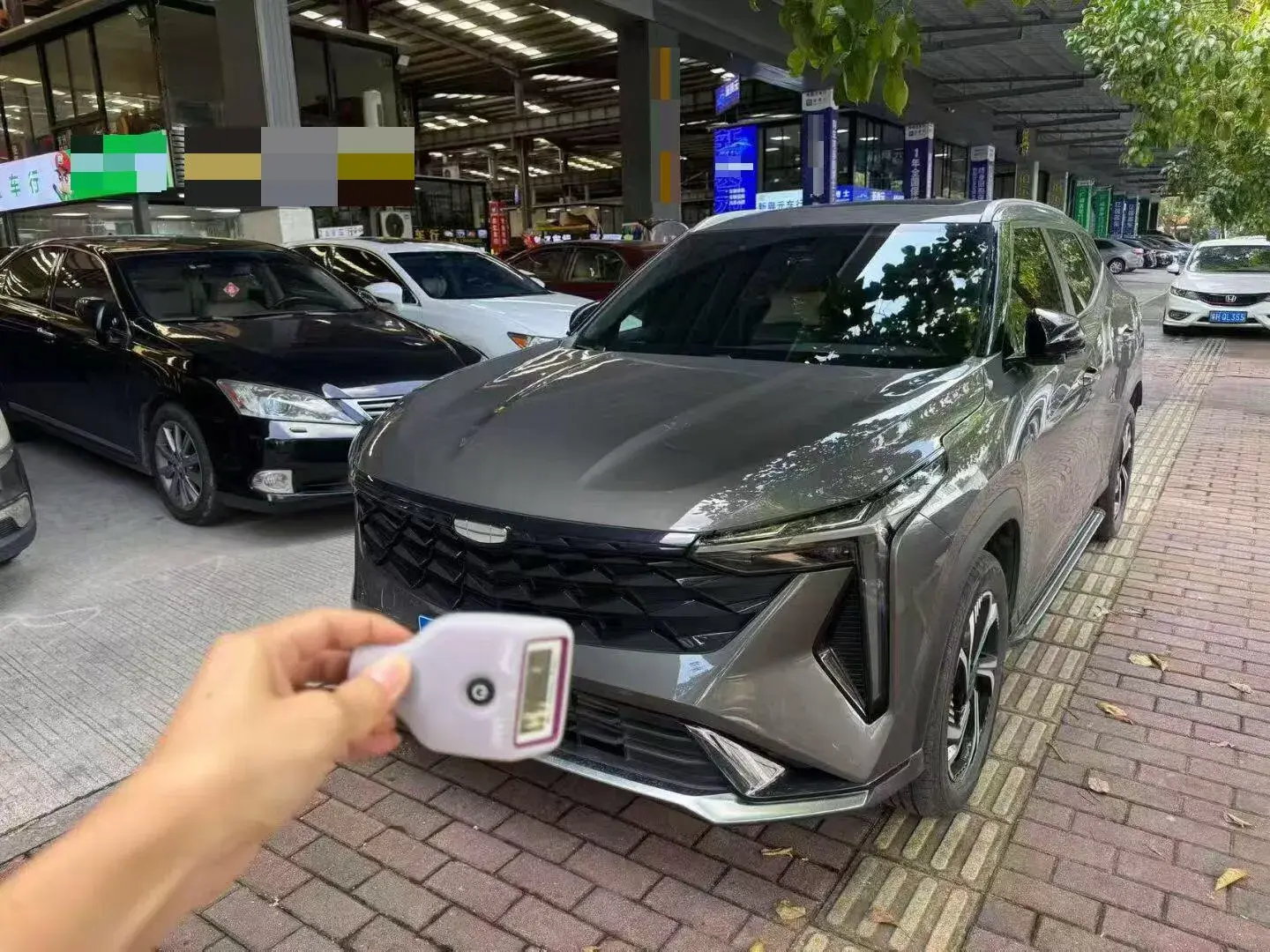 2024 GEELY AZKARRA view 1