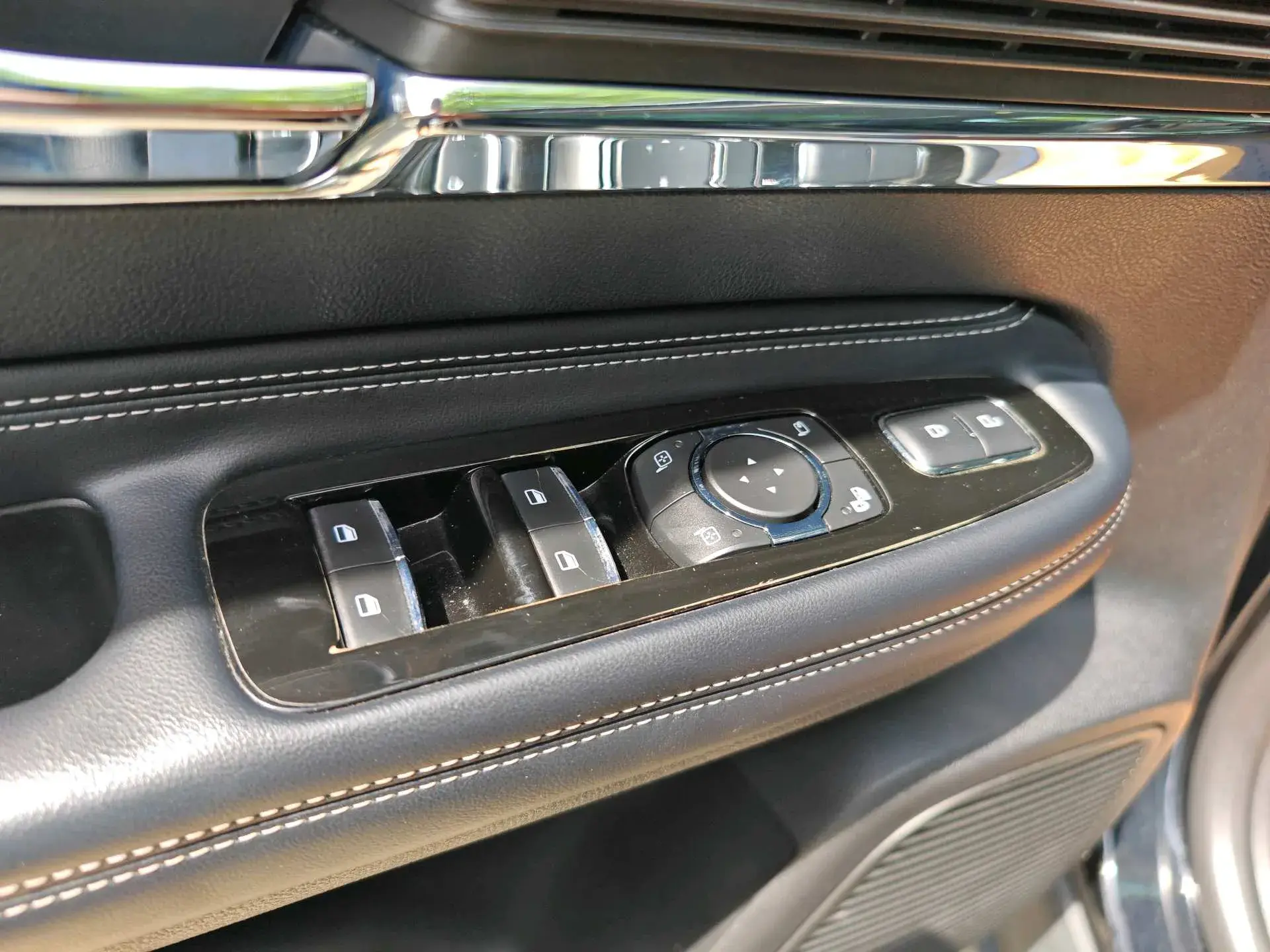 2021 LINCOLN CORSAIR thumbnail 2