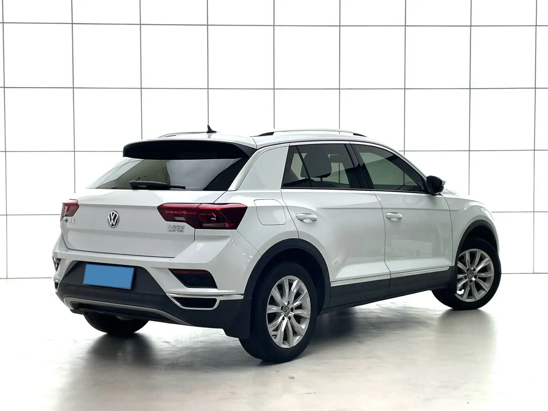 2019 VOLKSWAGEN T-ROC thumbnail 3