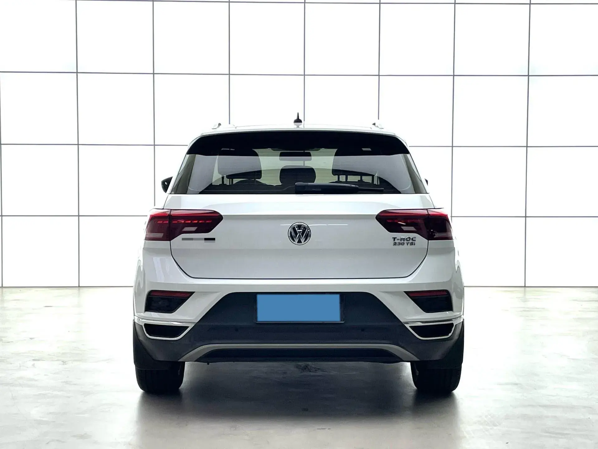 2019 VOLKSWAGEN T-ROC thumbnail 4