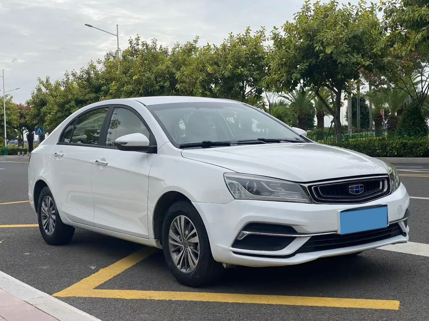 2018 GEELY EMGRAND thumbnail 3