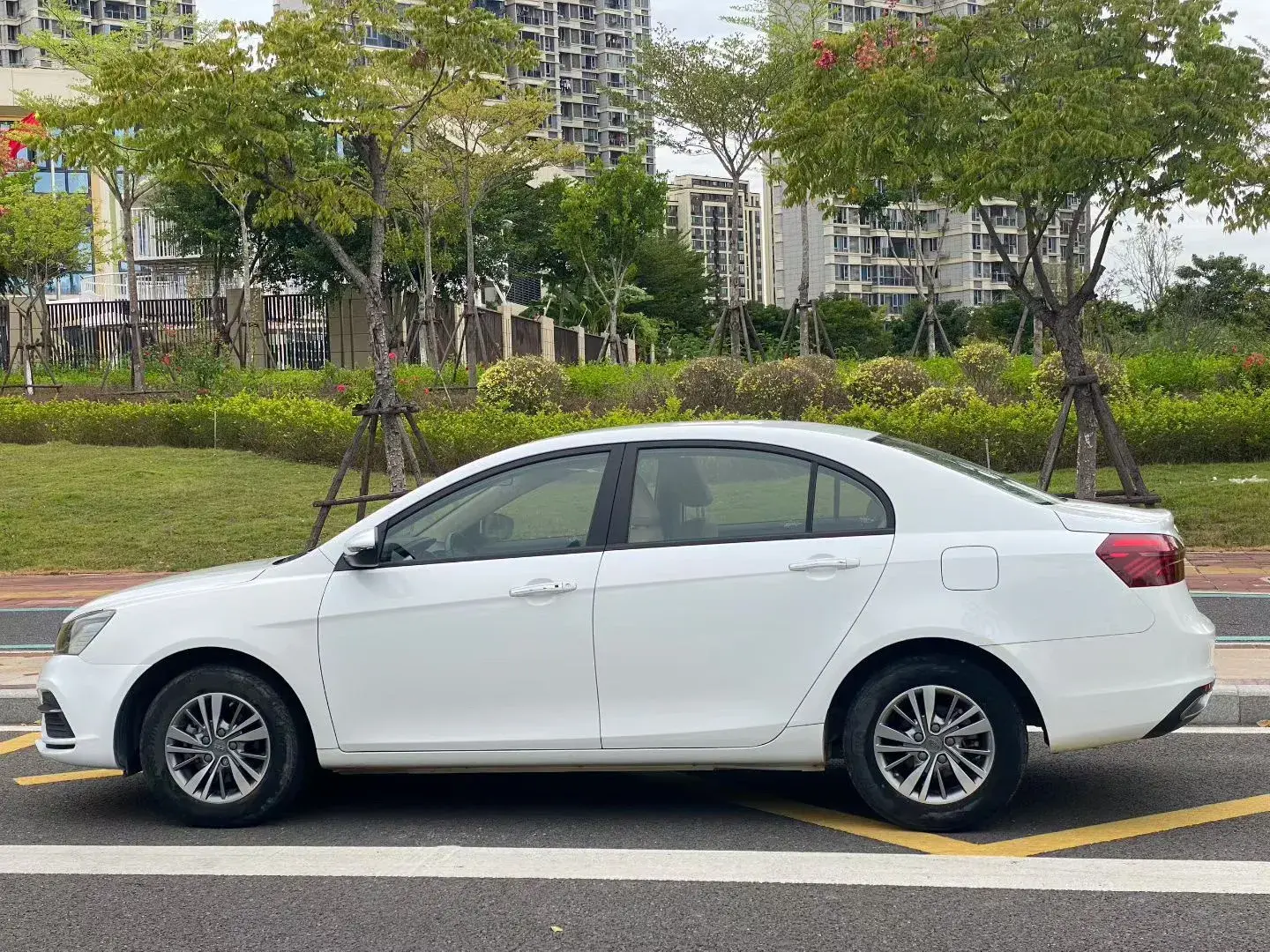 2018 GEELY EMGRAND thumbnail 4