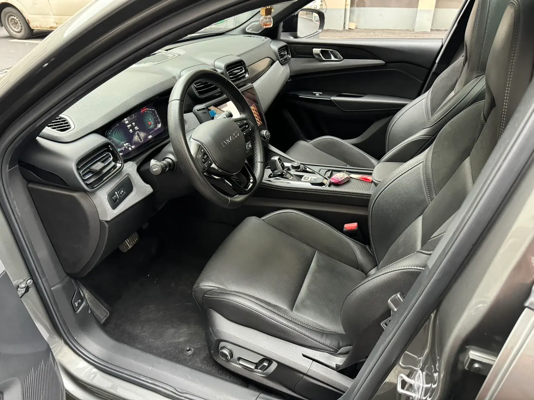 2021 LYNK&CO 03 thumbnail 4