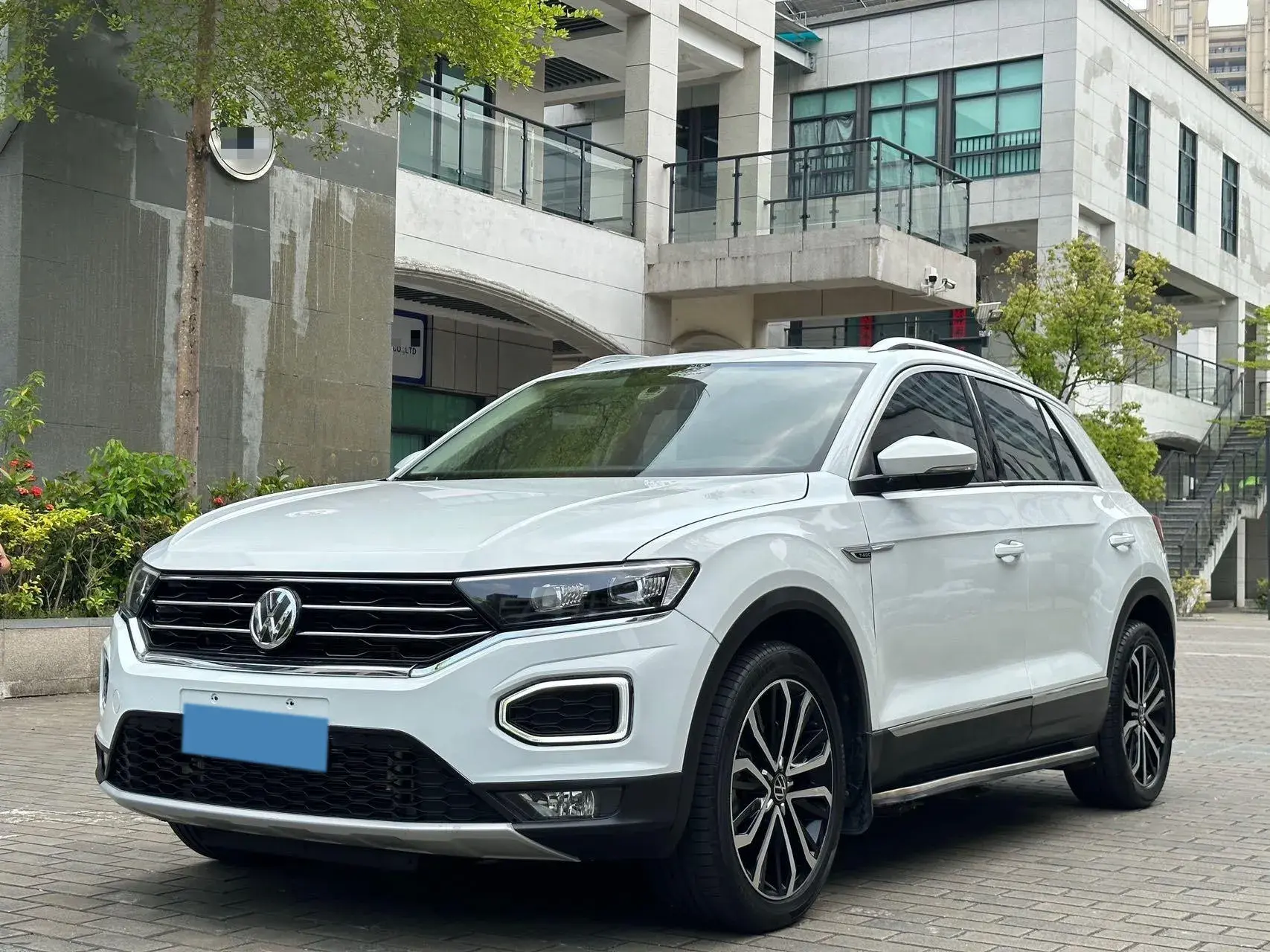 2021 VOLKSWAGEN T-ROC view 1