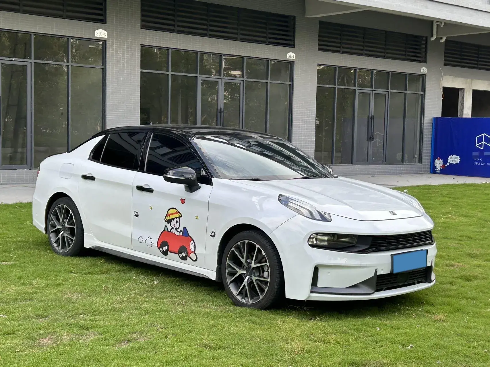 2019 LYNK&CO 03 thumbnail 3