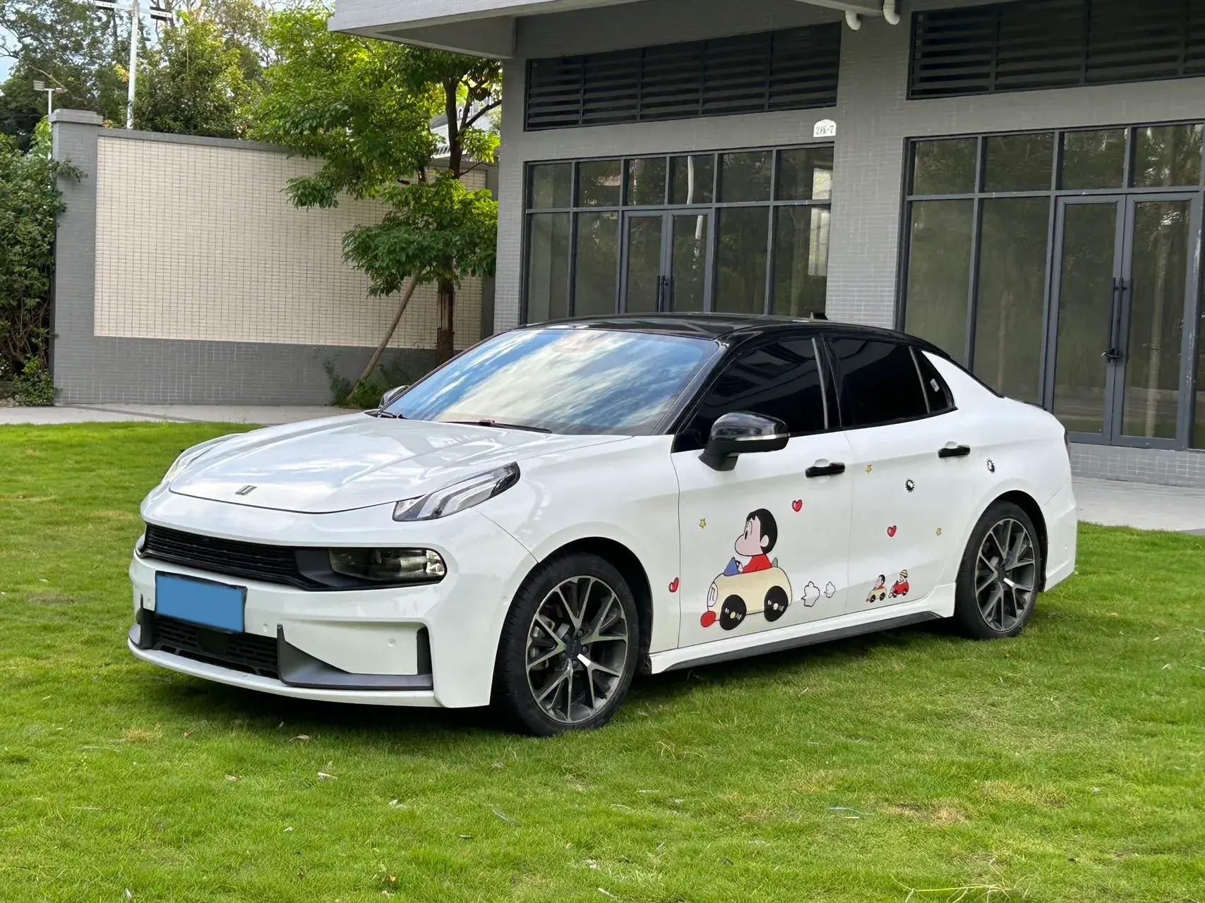 2019 LYNK&CO 03 view 1