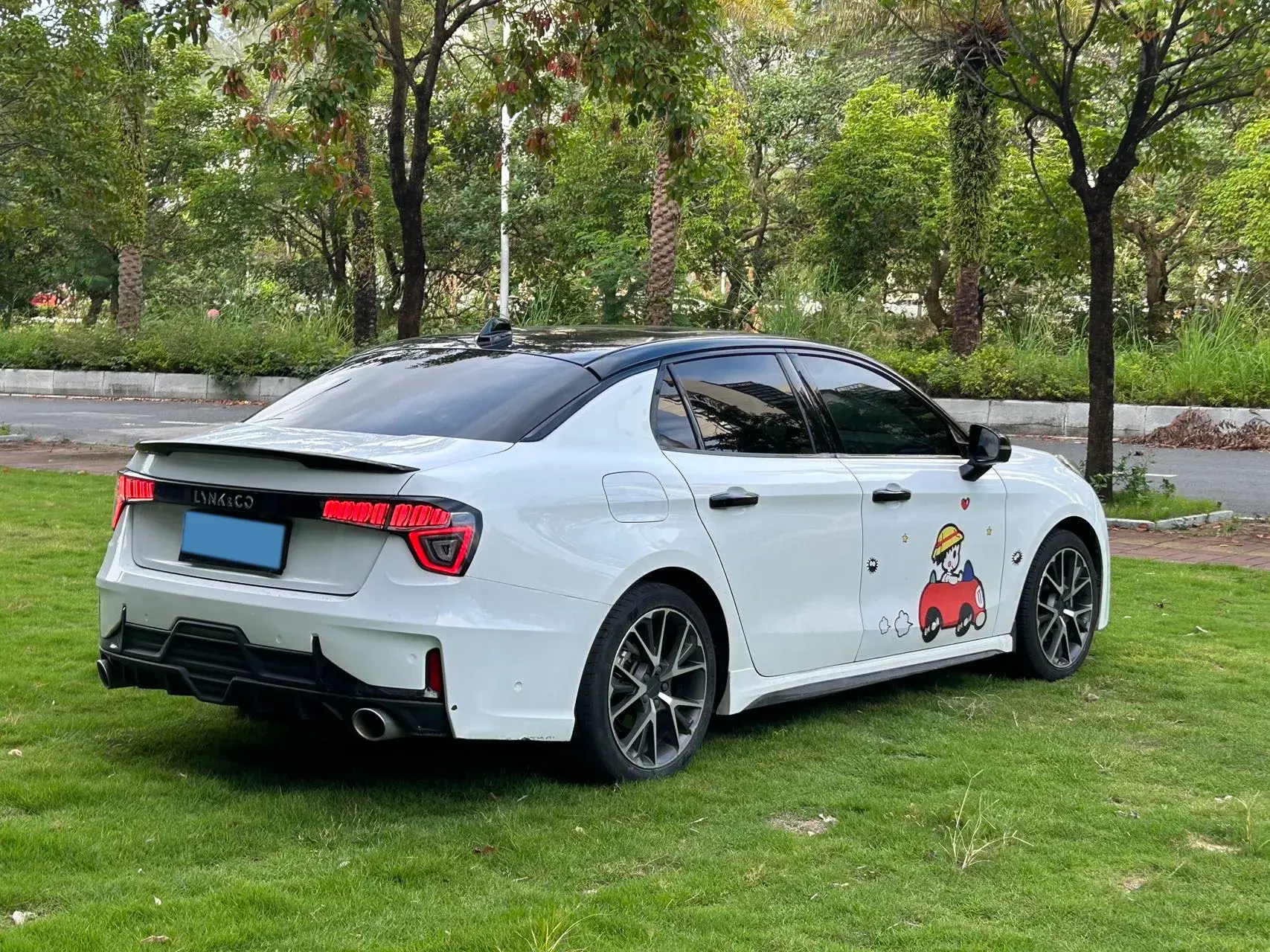 2019 LYNK&CO 03 thumbnail 4