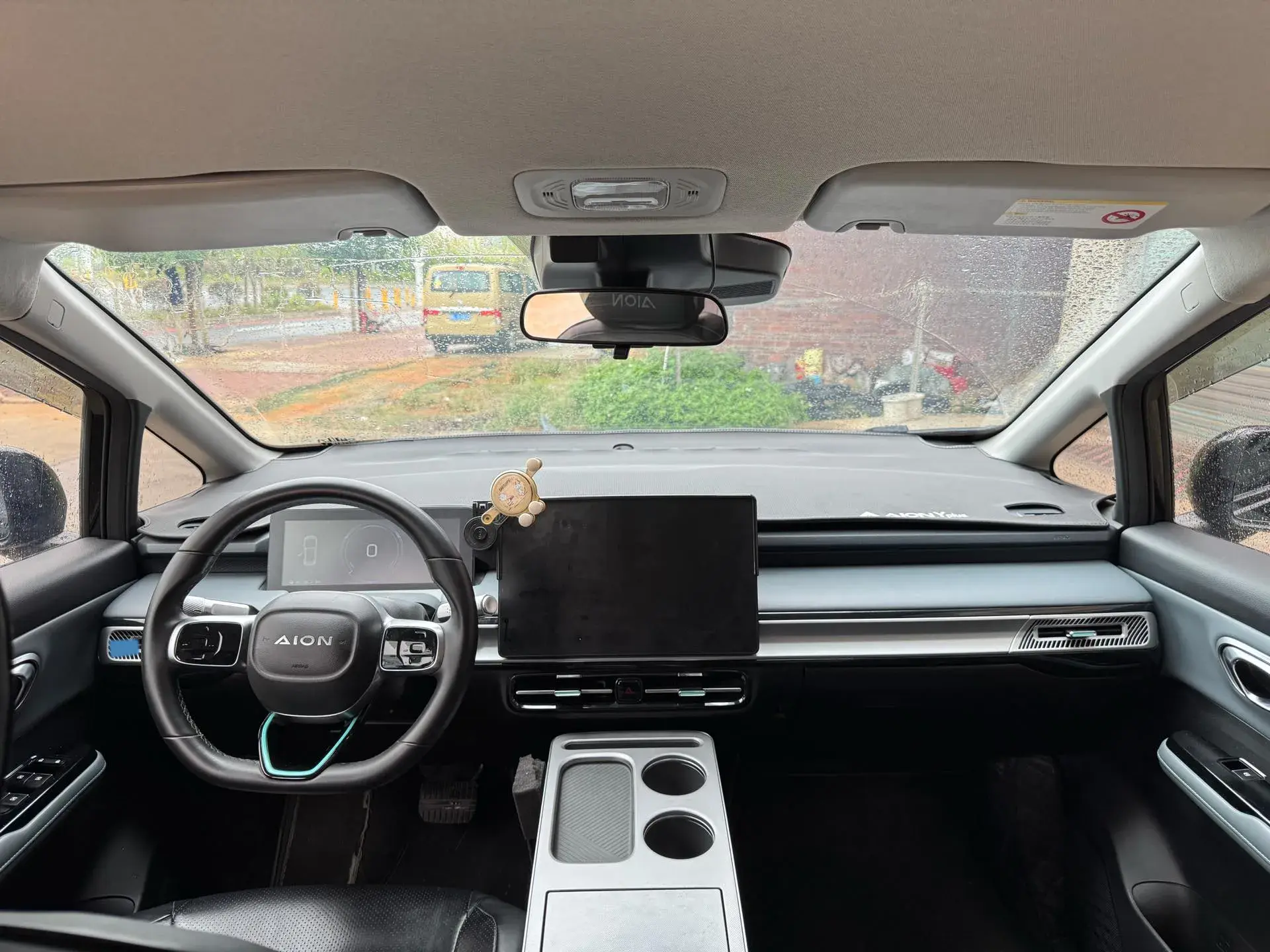 2023 AION Y thumbnail 4