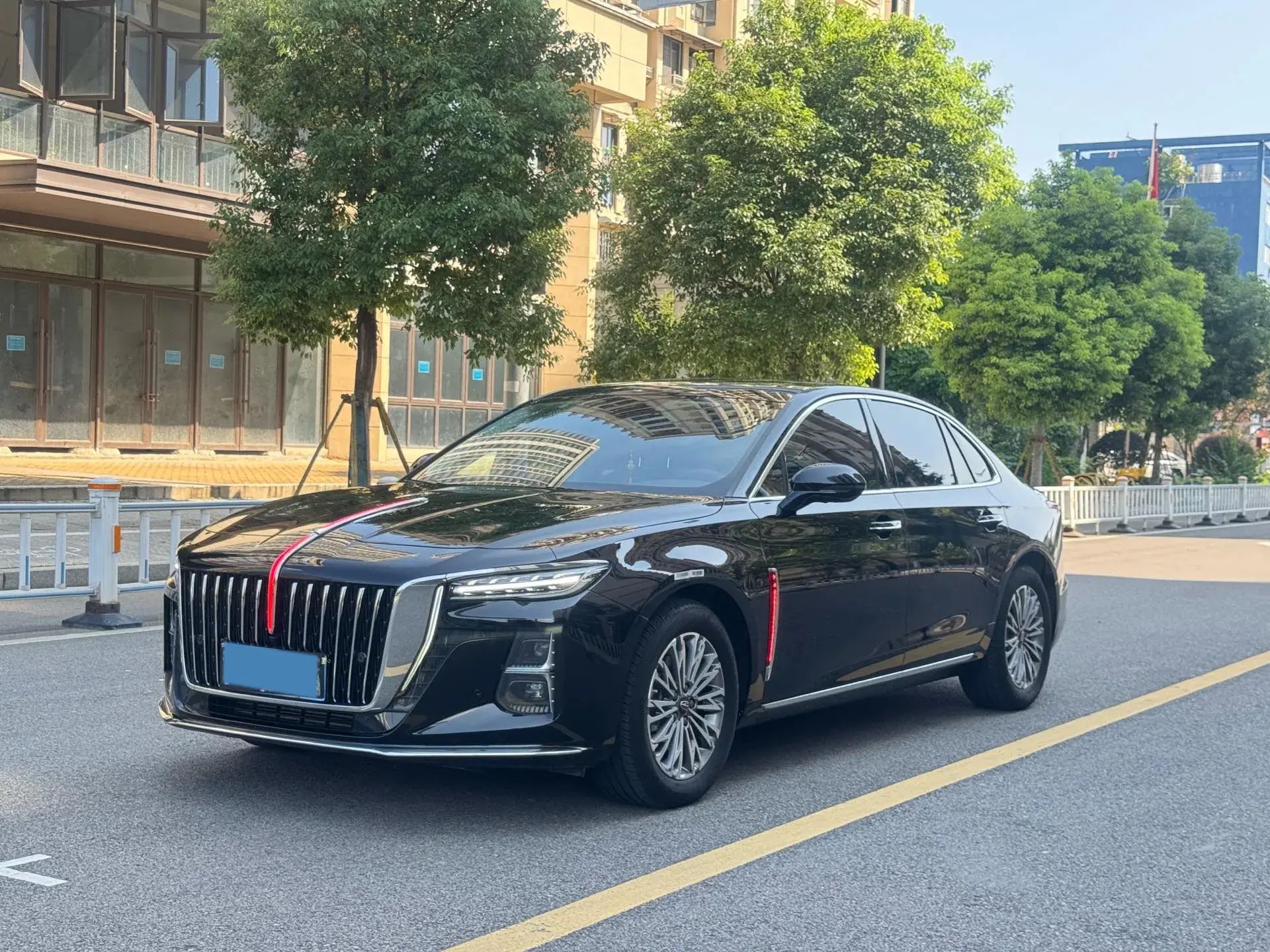 2024 HONGQI H5 view 1