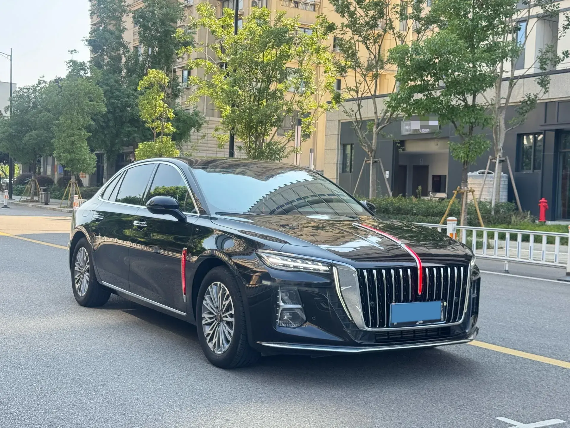 2024 HONGQI H5 thumbnail 3
