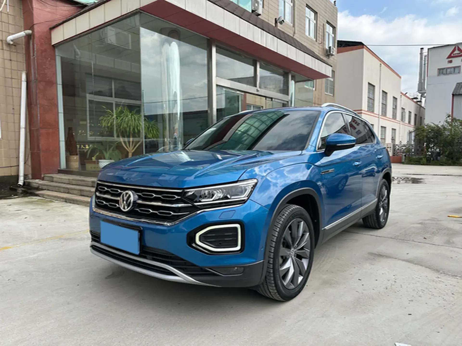 2019 VOLKSWAGEN TAYRON view 1