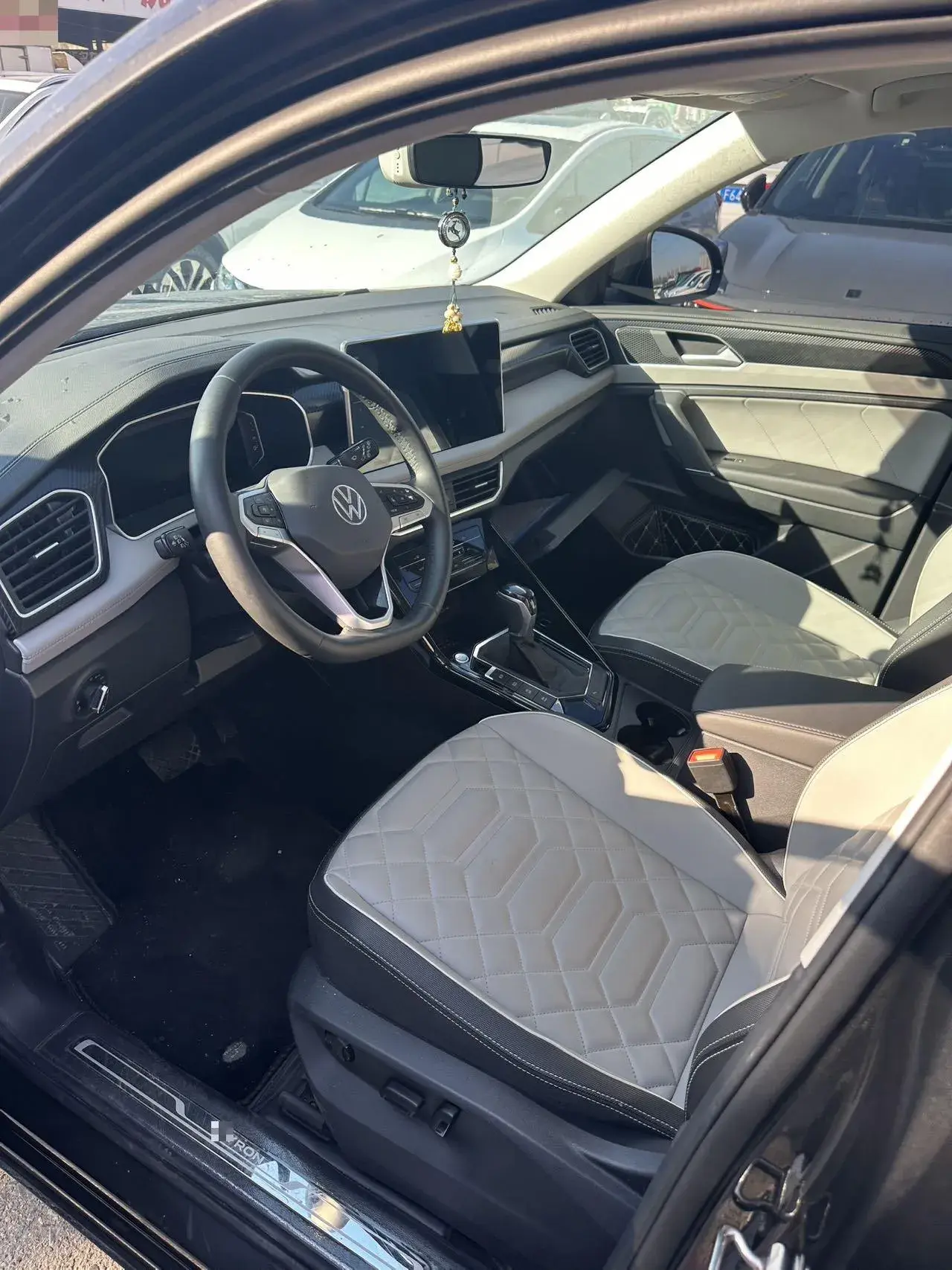 2024 VOLKSWAGEN TAYRON thumbnail 3