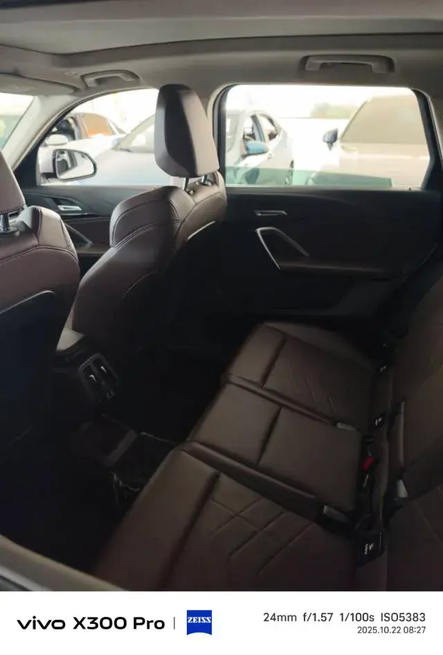 2023 BMW X1 thumbnail 4