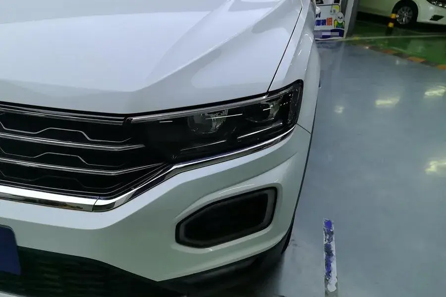 2020 VOLKSWAGEN T-ROC thumbnail 4