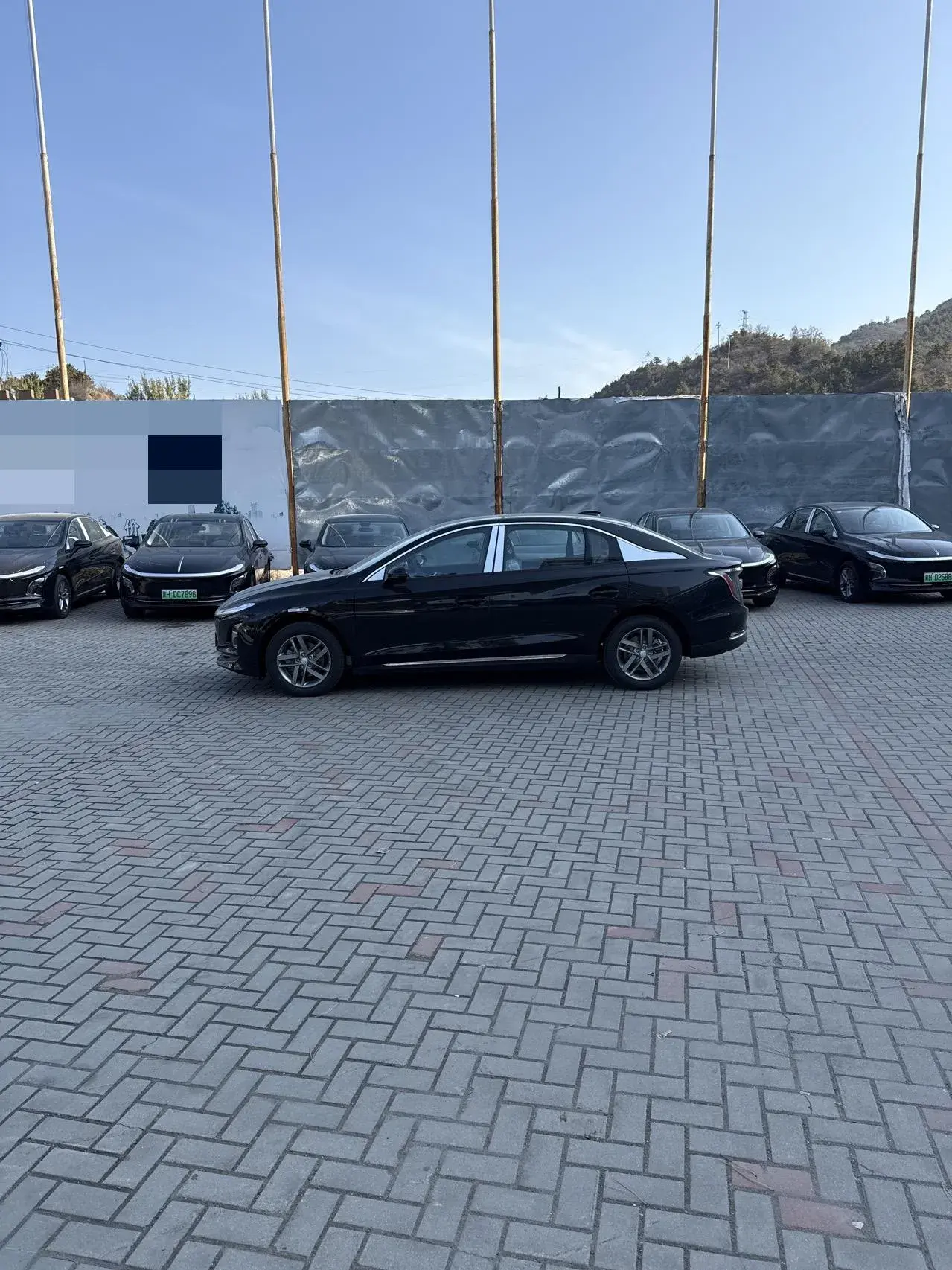 2025 HONGQI E-QM5 thumbnail 3