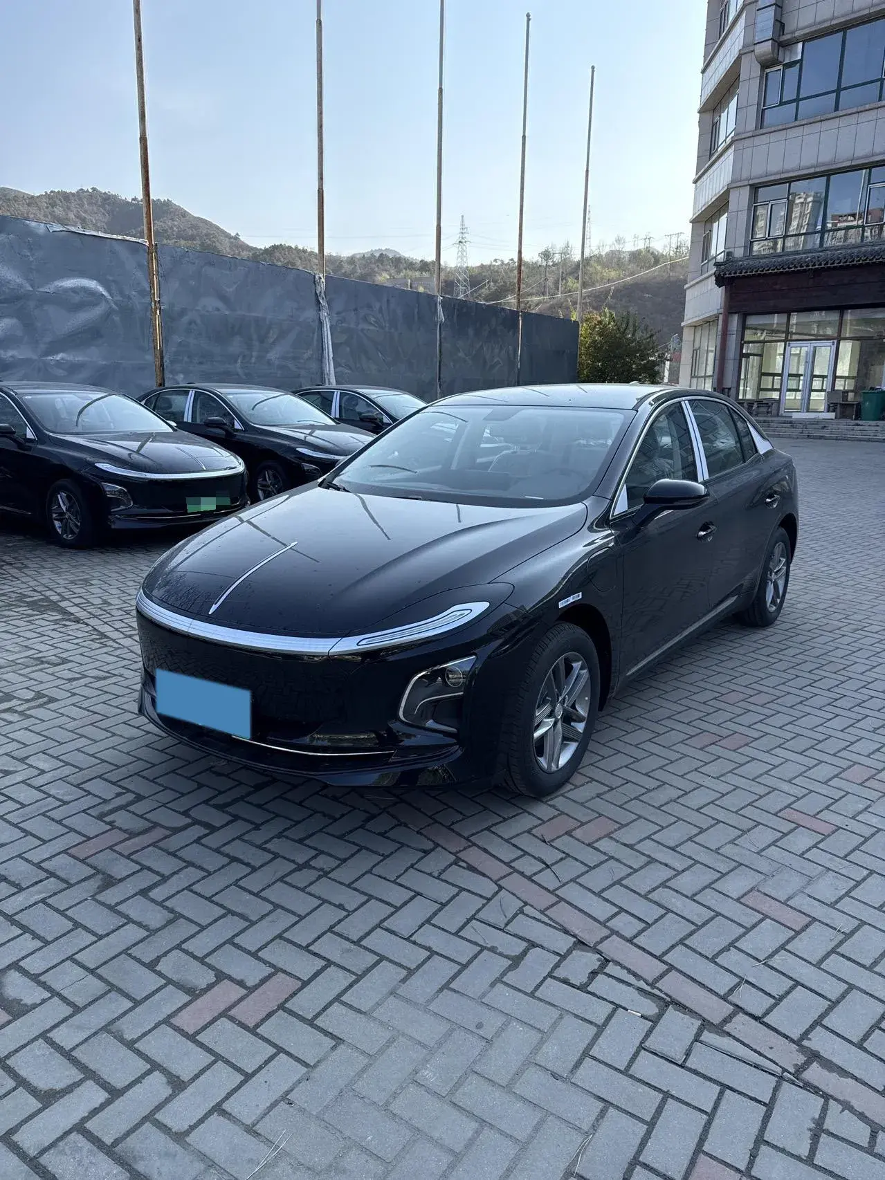 2025 HONGQI E-QM5 view 1