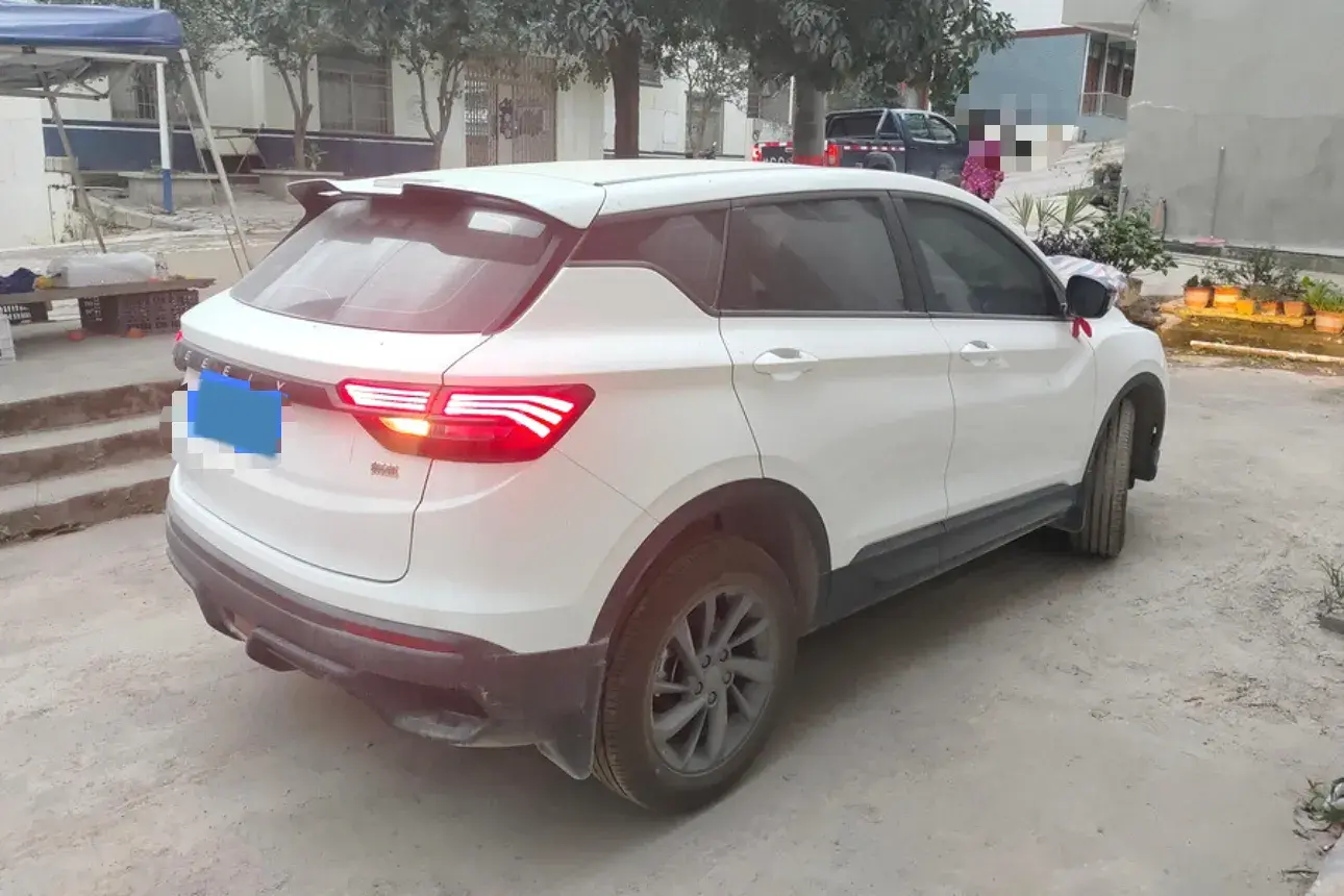 2025 GEELY COOLRAY thumbnail 2