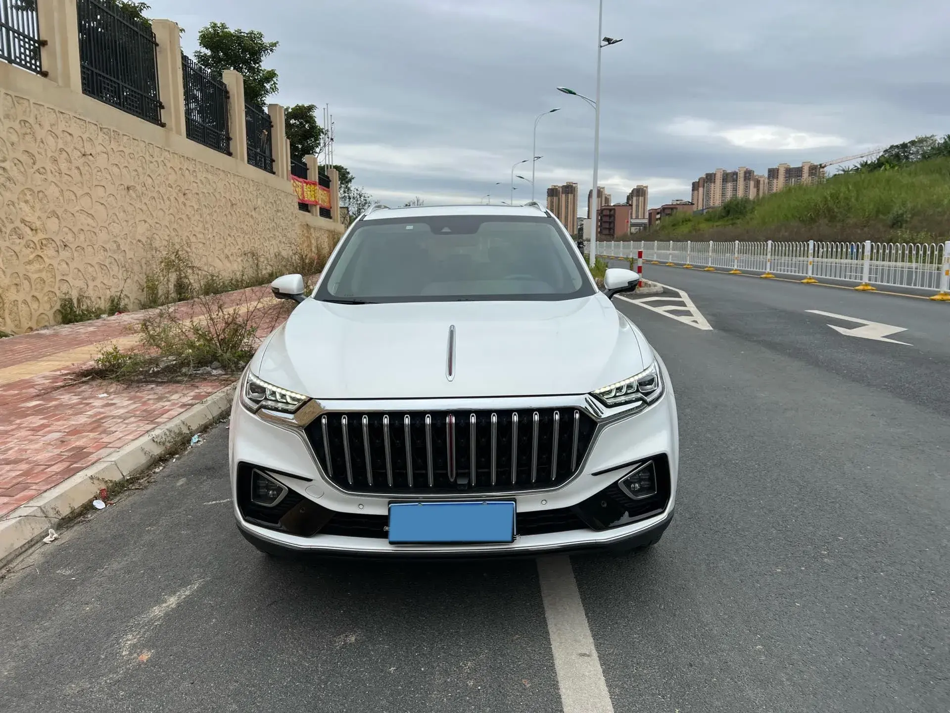 2022 HONGQI HS5 thumbnail 2