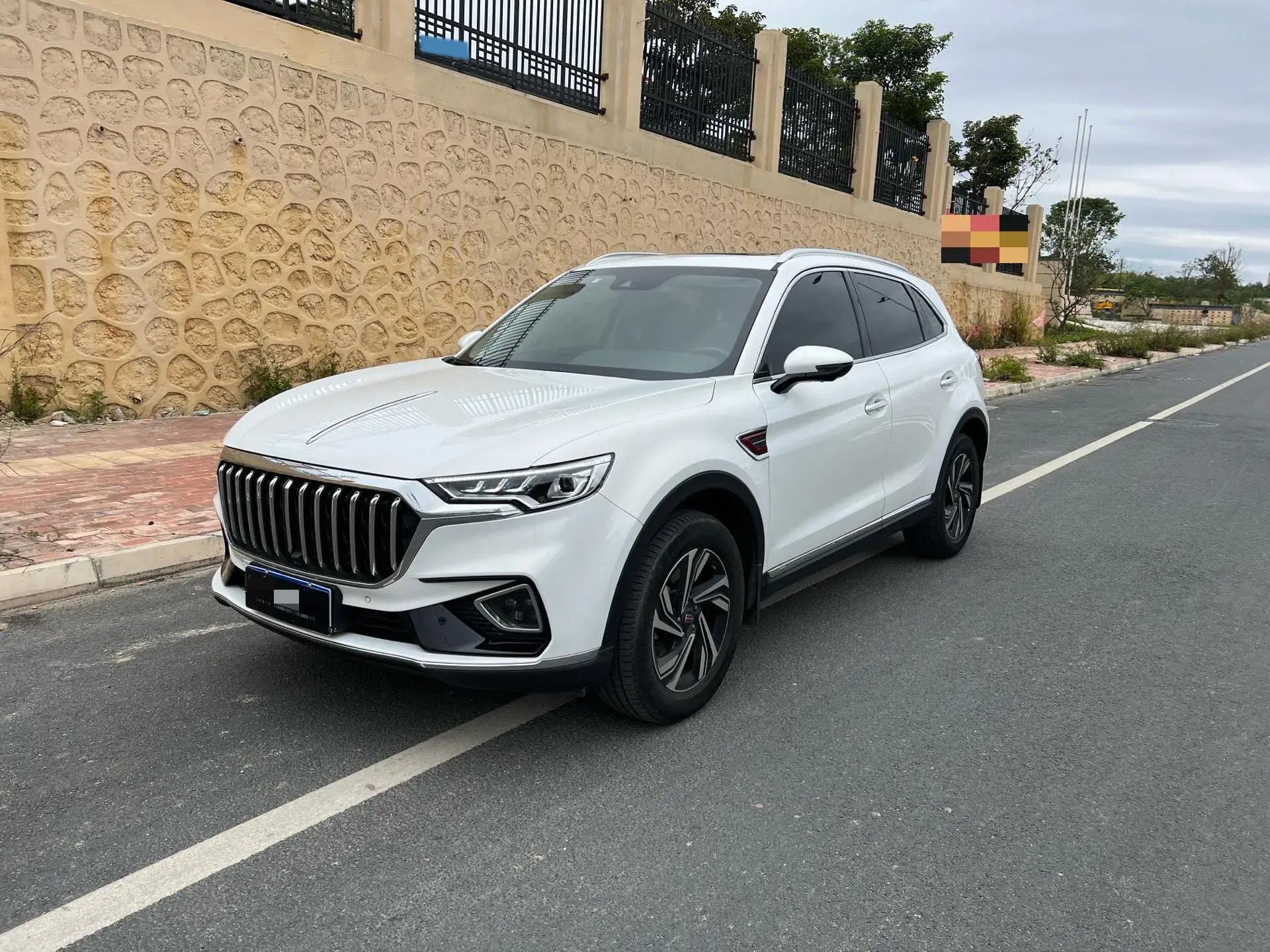 2022 HONGQI HS5 view 1