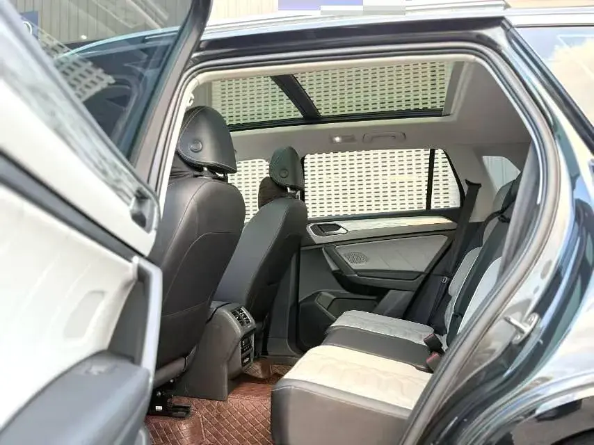 2023 VOLKSWAGEN TAYRON thumbnail 4