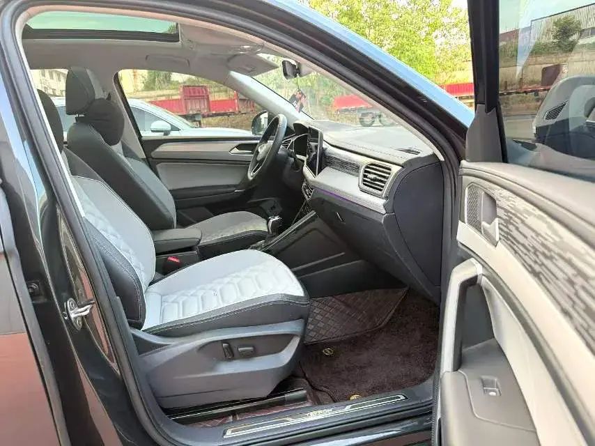 2023 VOLKSWAGEN TAYRON thumbnail 3