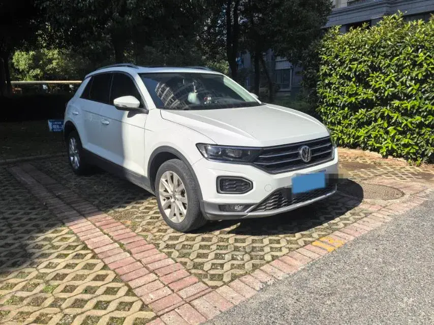 2020 VOLKSWAGEN T-ROC thumbnail 3