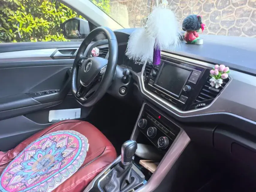 2020 VOLKSWAGEN T-ROC thumbnail 4