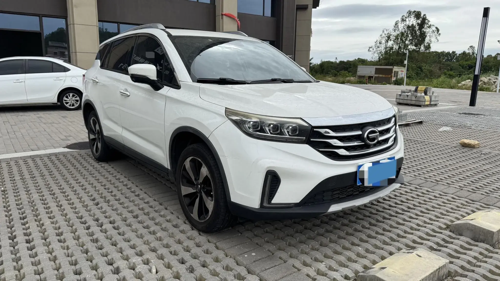 2019 GAC TRUMPCHI thumbnail 3
