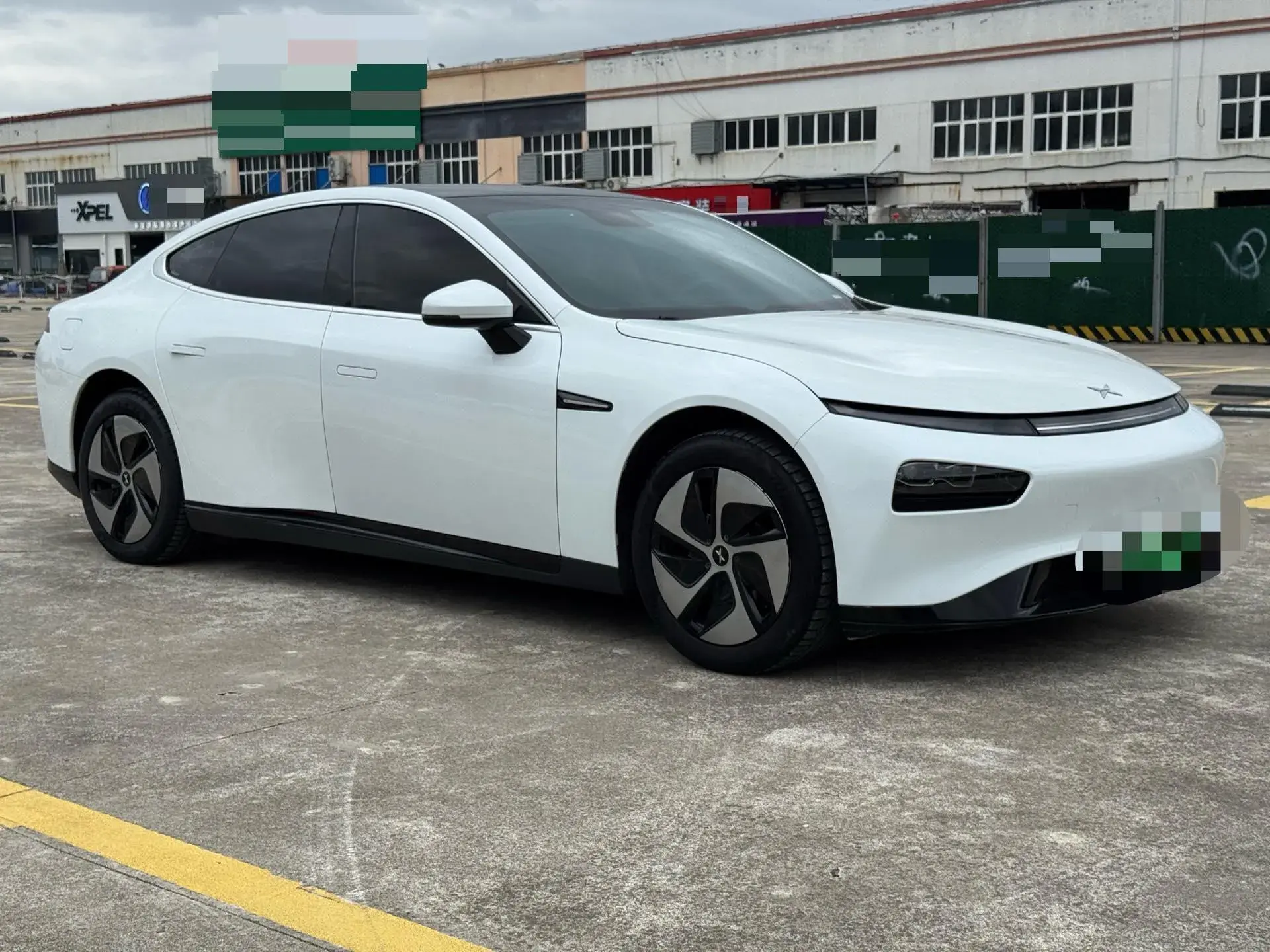 2020 XPENG P7 thumbnail 3