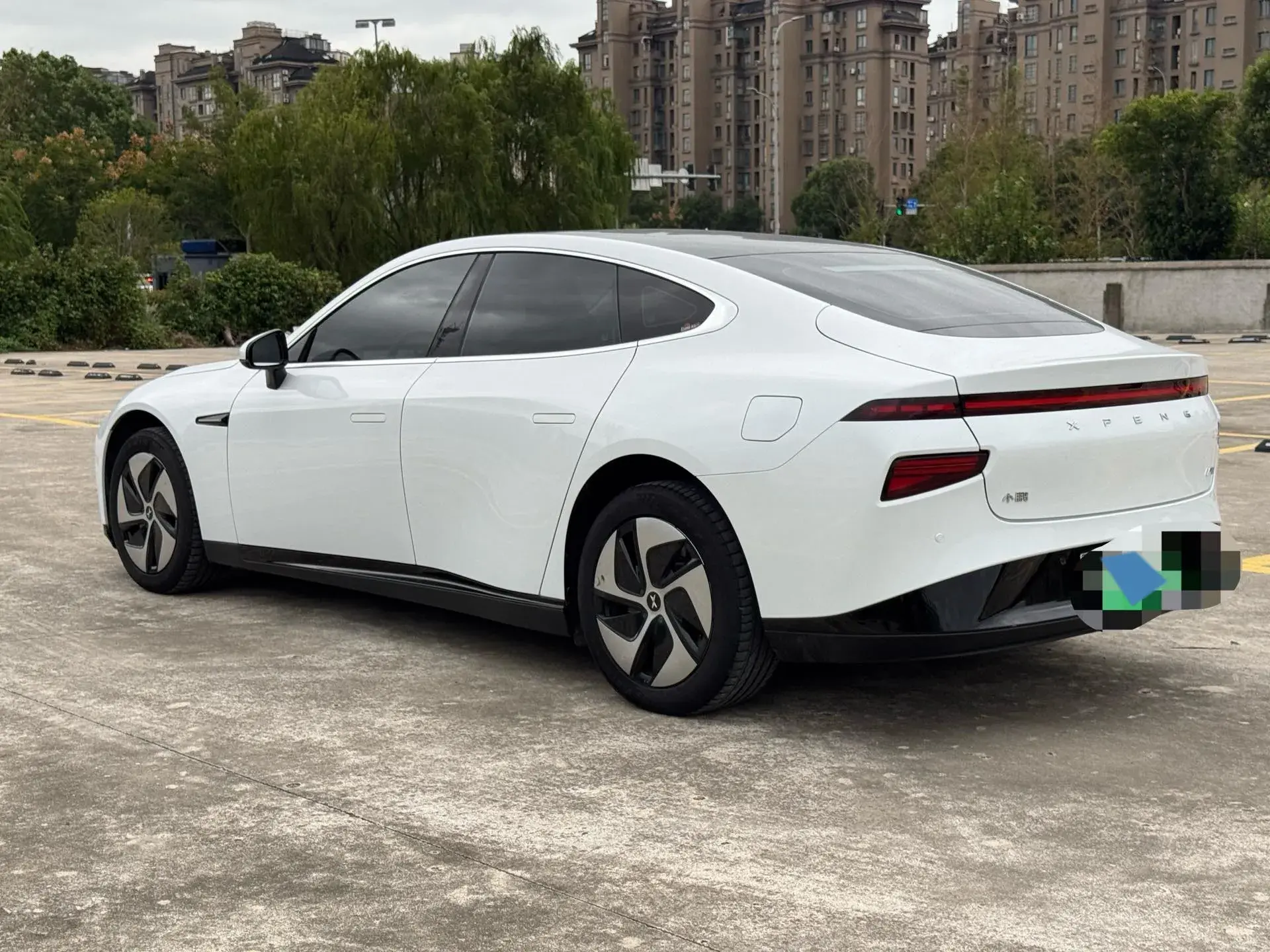 2020 XPENG P7 thumbnail 4